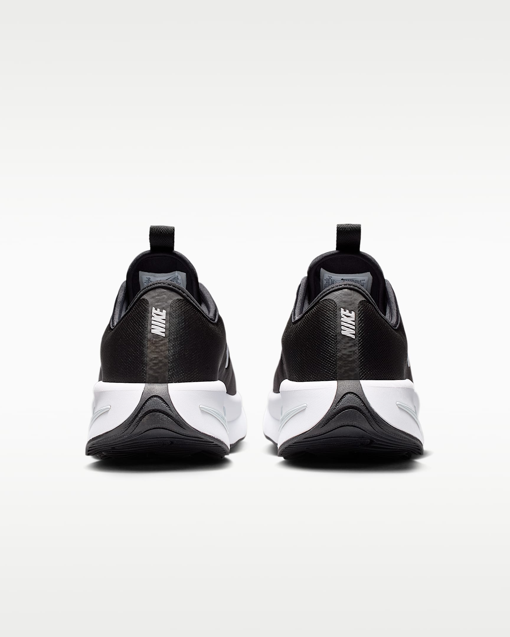 รองเท้าเดินผู้หญิง Nike Motiva 2 - ดำ/Pure Platinum/ขาว