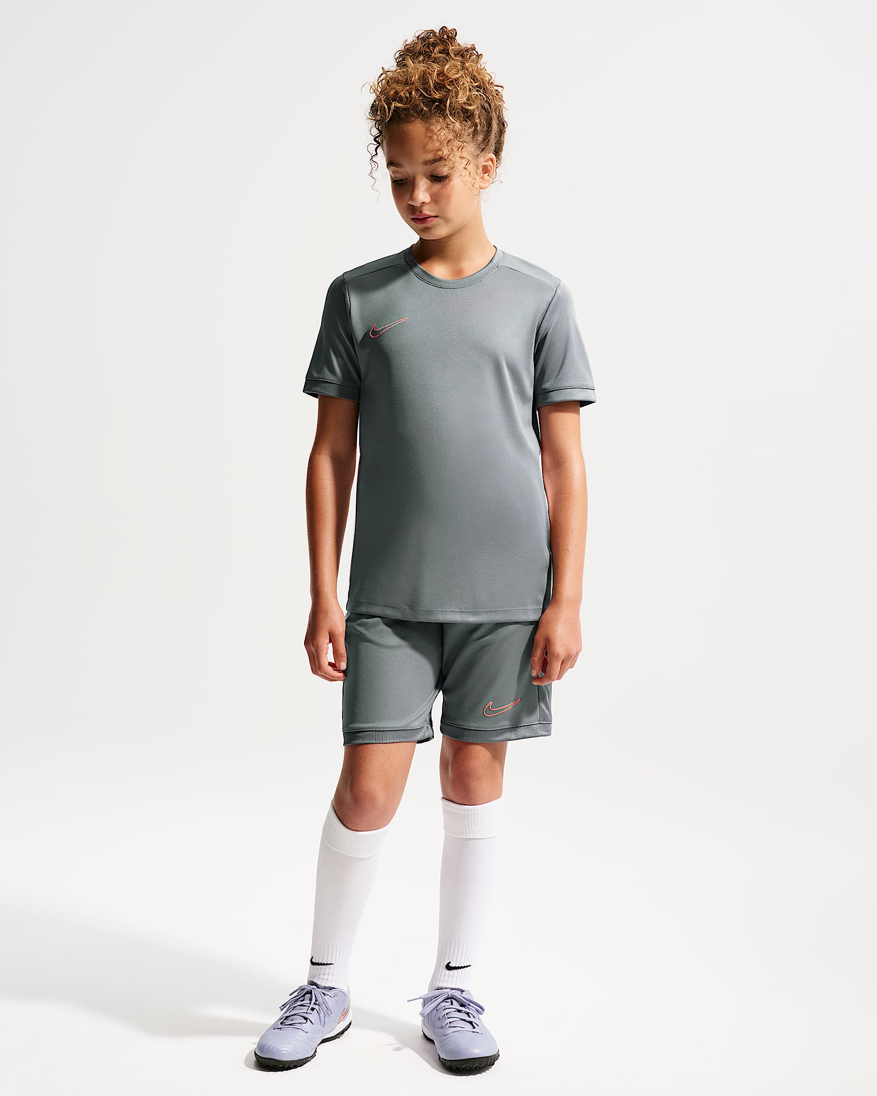 Nike Academy Dri-FIT Fußballoberteil (ältere Kinder) - Smoke Grey/Weiß/Hot Punch/Hot Punch