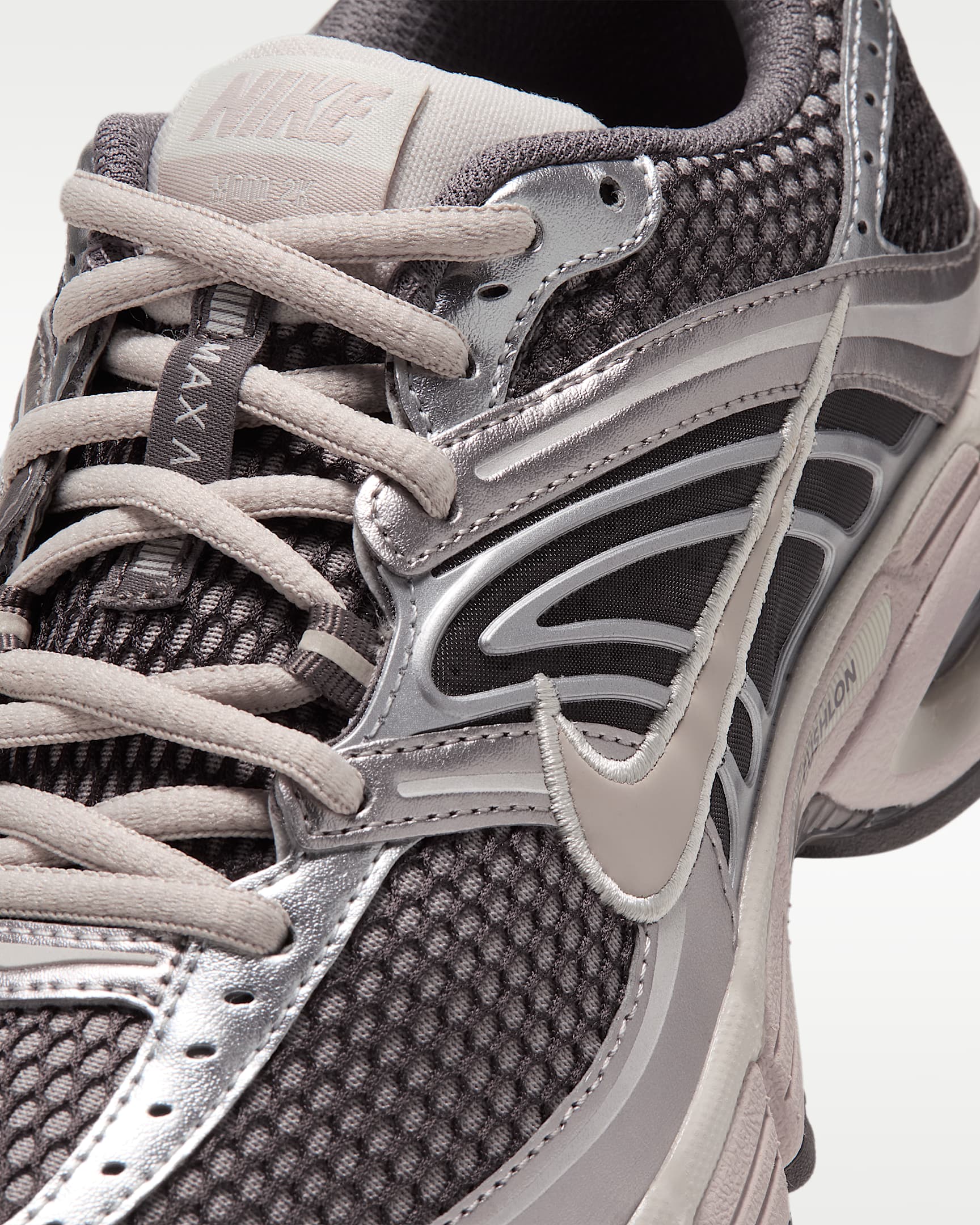 Chaussure avec détails réfléchissants Nike Air Max Moto 2K pour femme - Cave Stone/Enigma Stone/Metallic Silver/Cream II
