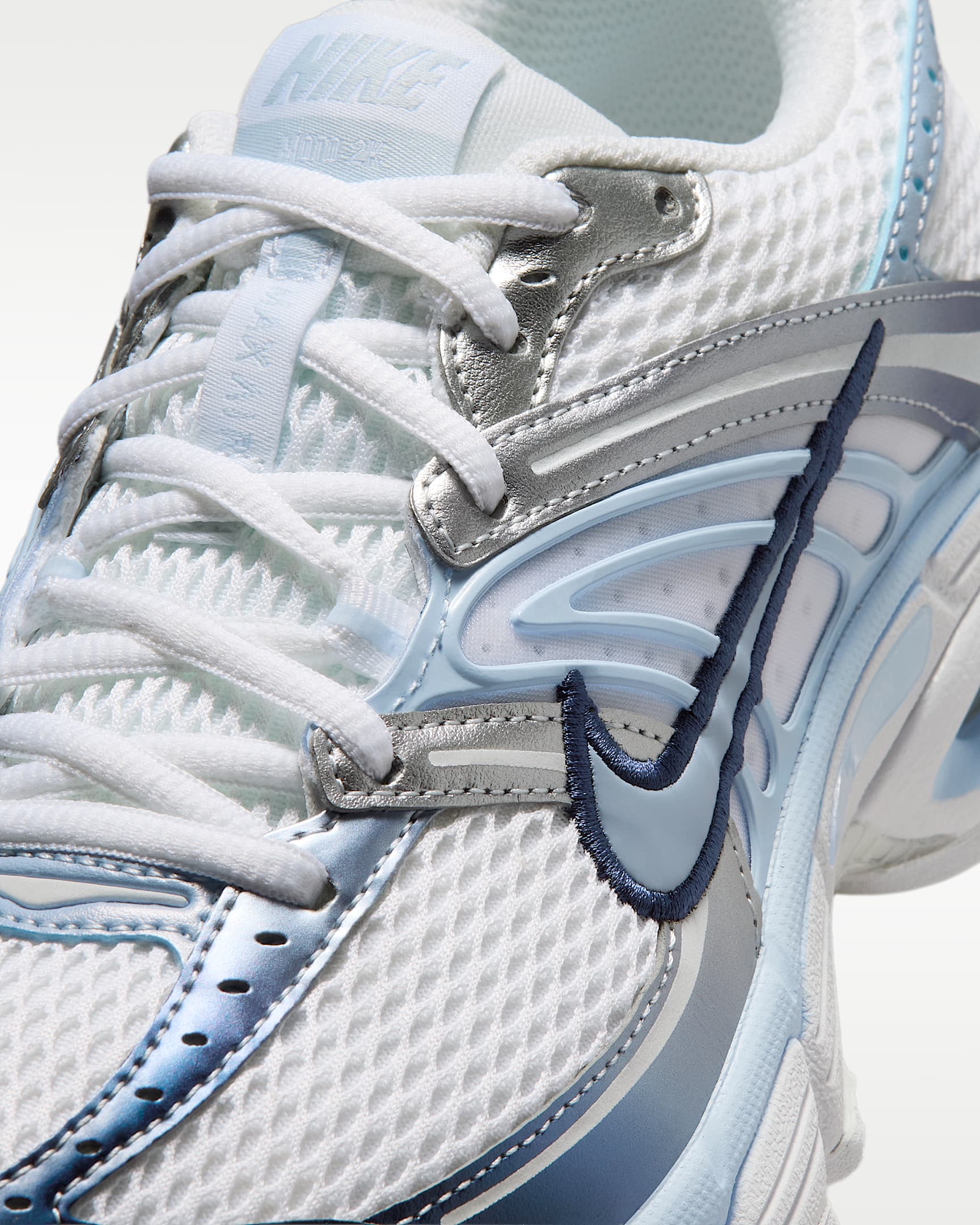 Chaussures Nike Air Max Moto 2K pour femme - Blanc/Metallic Silver/Midnight Navy/Hydrogen Blue