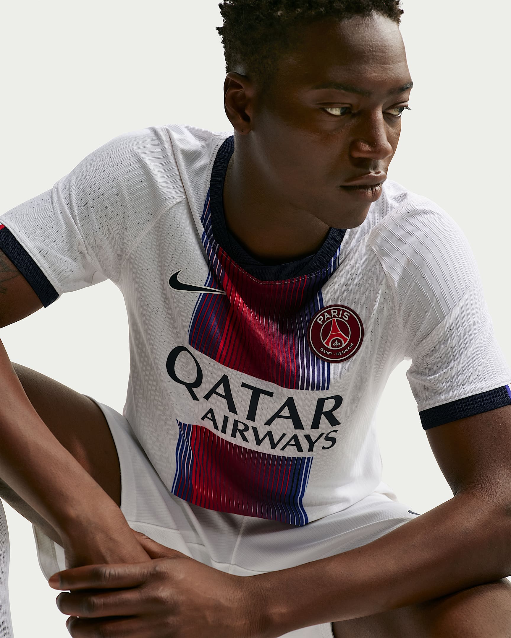 パリ サンジェルマン (PSG) 2026/27 マッチ アウェイ メンズ ナイキ Aero-FIT サッカー オーセンティック ユニフォーム トップス - ホワイト/カレッジネイビー/グローバルレッド/カレッジネイビー