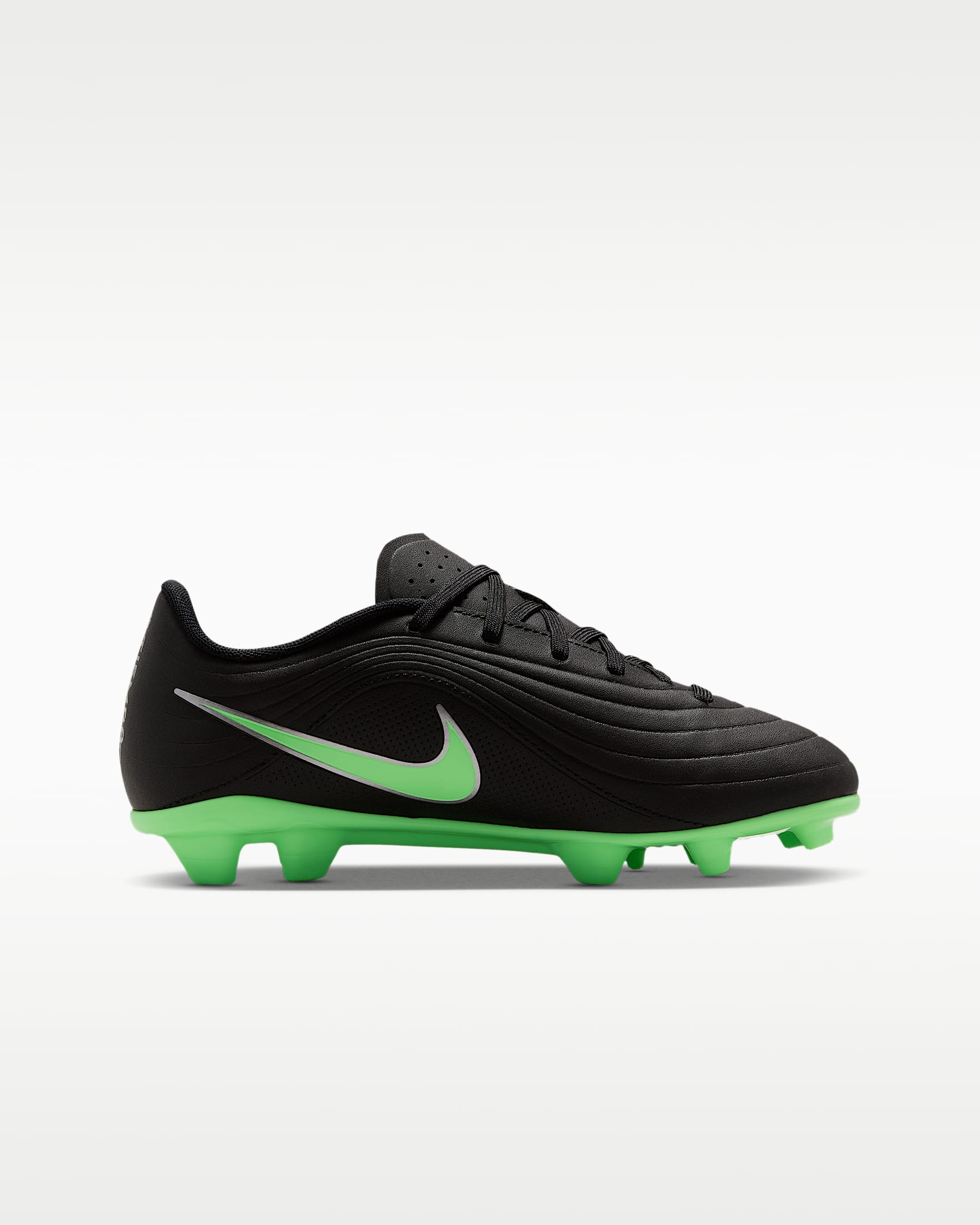 Nike Jr. Tiempo Maestro Club lav fotballsko til flere underlag til store barn - Svart/Svart/Illusion Green
