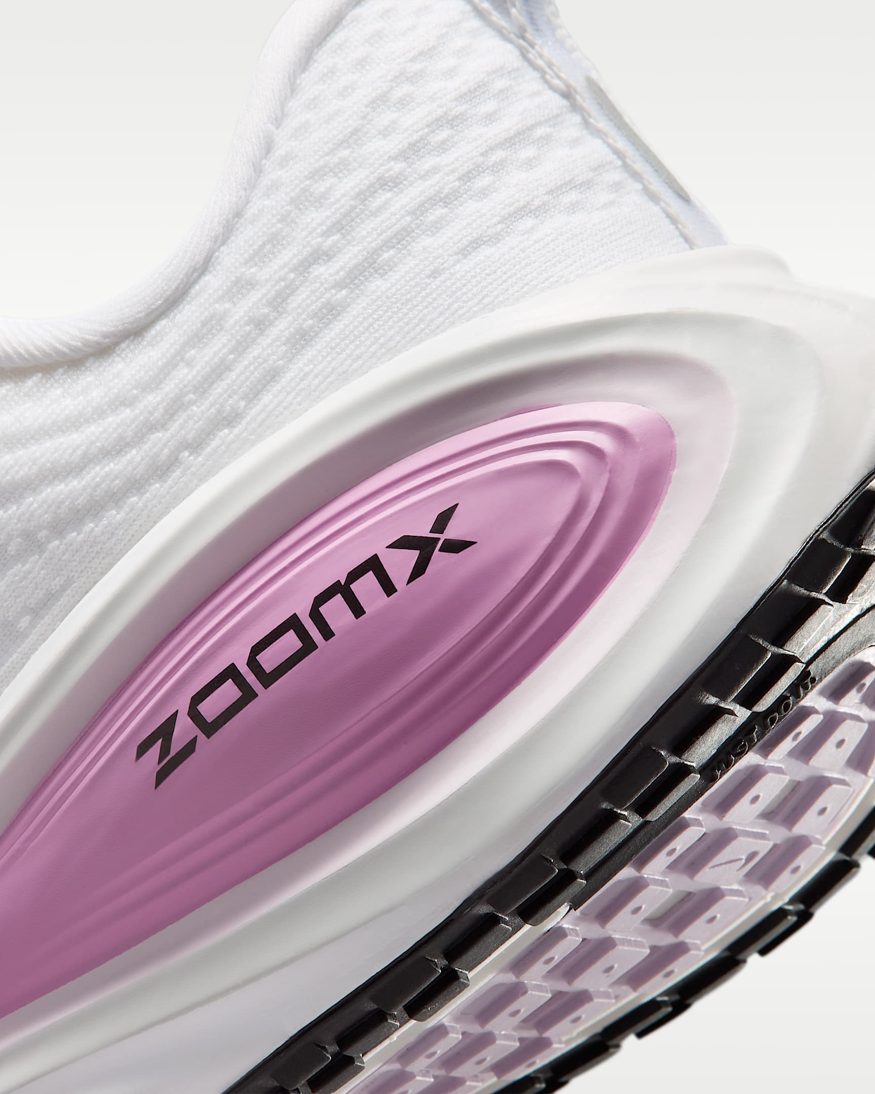 Tenis de correr en pavimento para mujer Nike Vomero Plus - Blanco/Lila desteñido/Blanco cumbre/Plata metalizado