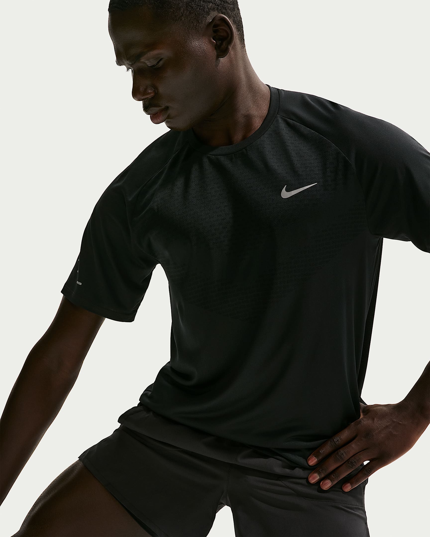 Playera de correr de manga corta Dri-FIT ADV para hombre Nike Stride - Negro