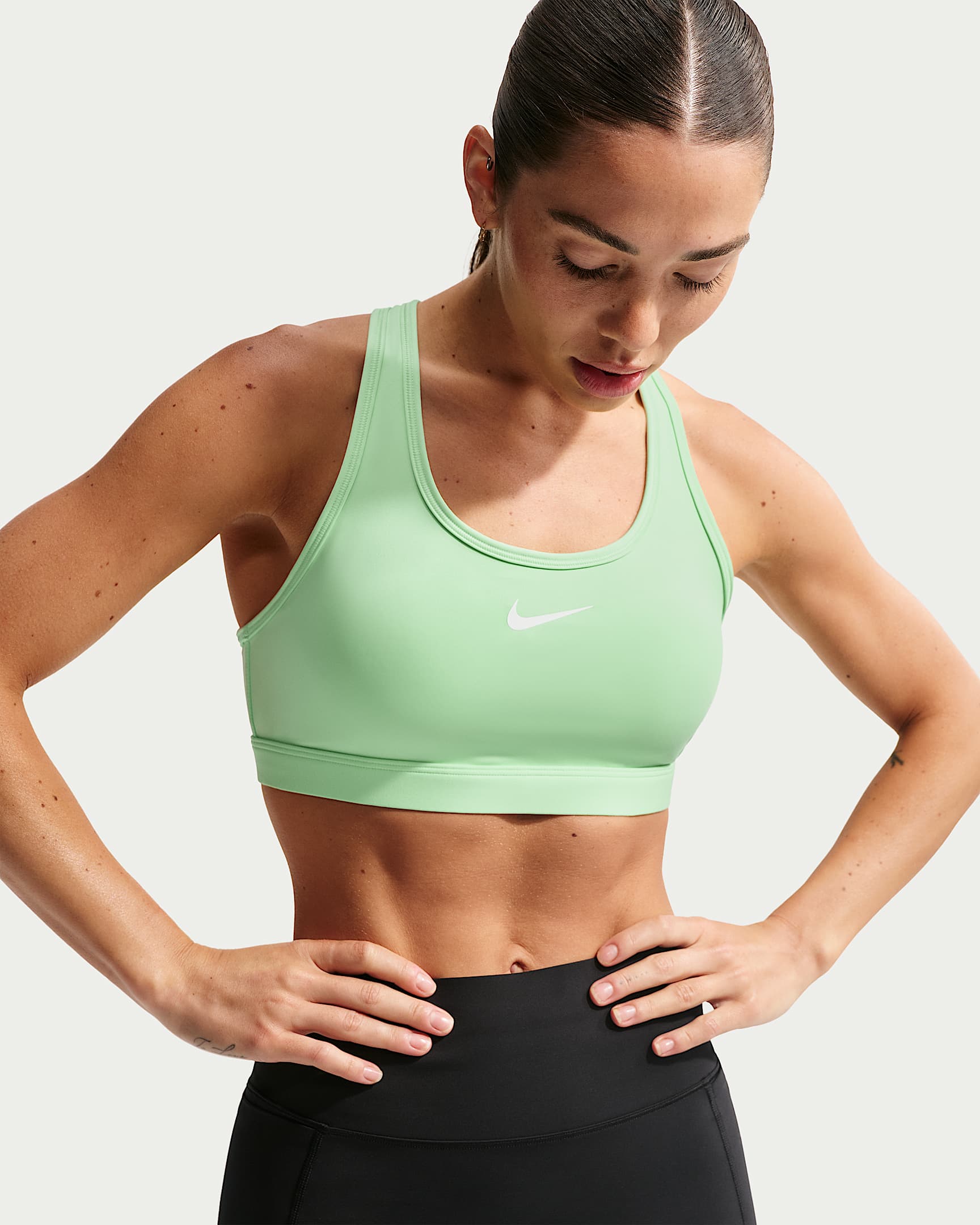 Nike Swoosh Women's Medium-Support Padded Sports Bra - Cucumber Calm/White