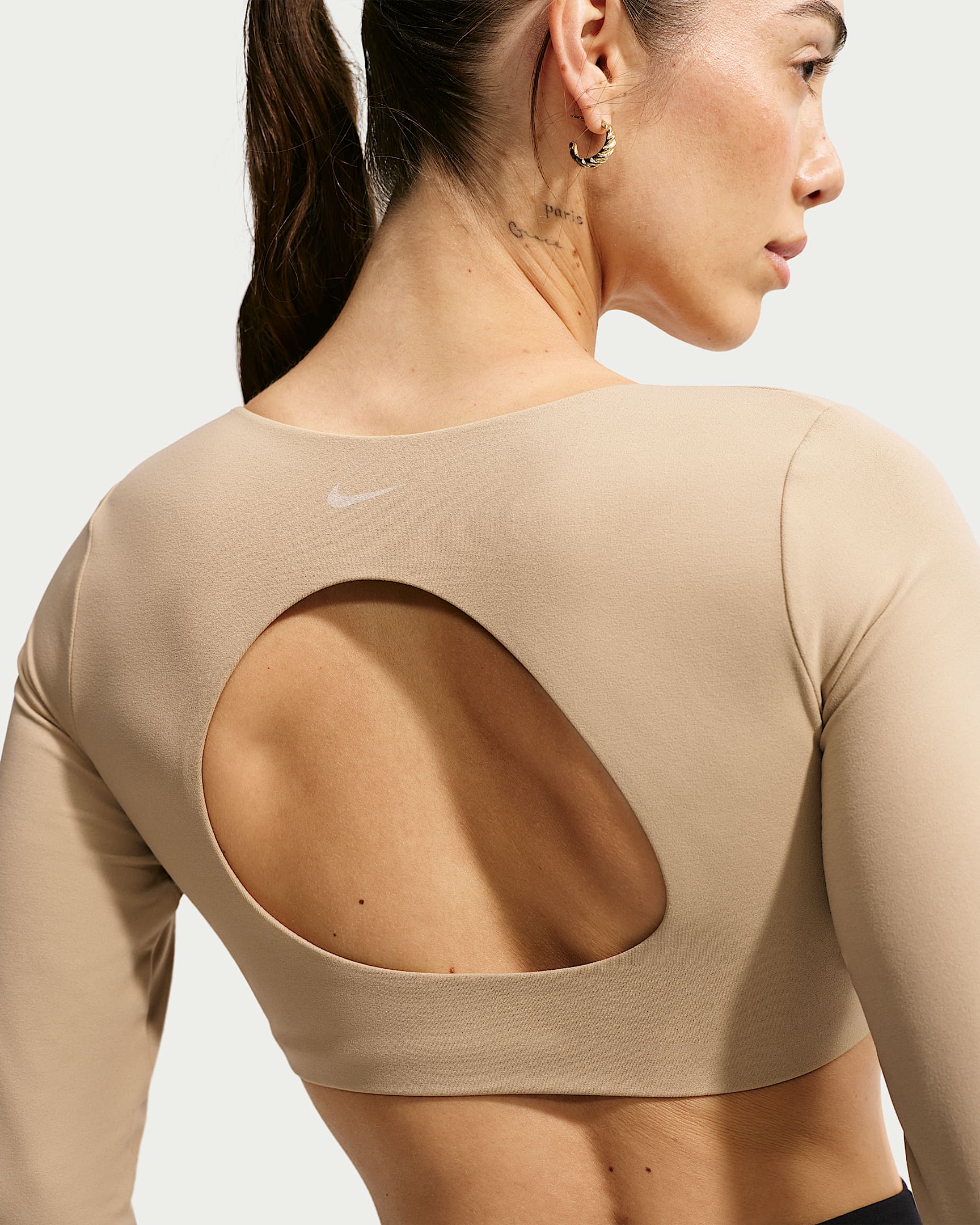 Nike Zenvy gepolsterter Longsleeve-Sport-BH mit leichtem Halt - Parachute Beige/Weiß