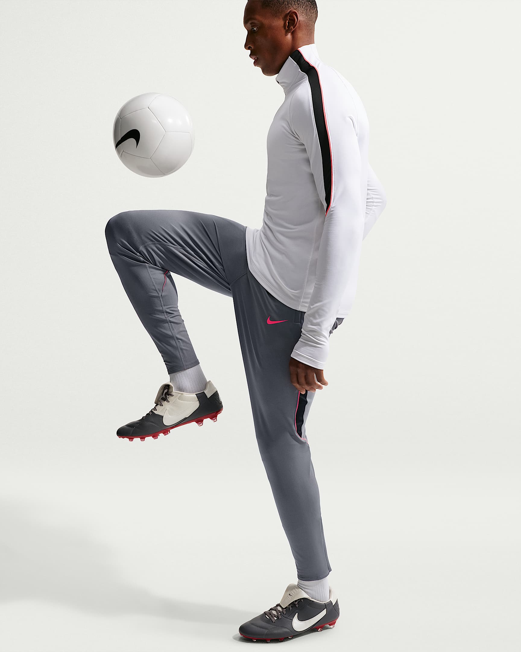 Pants de fútbol Dri-FIT para hombre Nike Strike - Gris humo/Negro/Ponche cálido/Ponche cálido