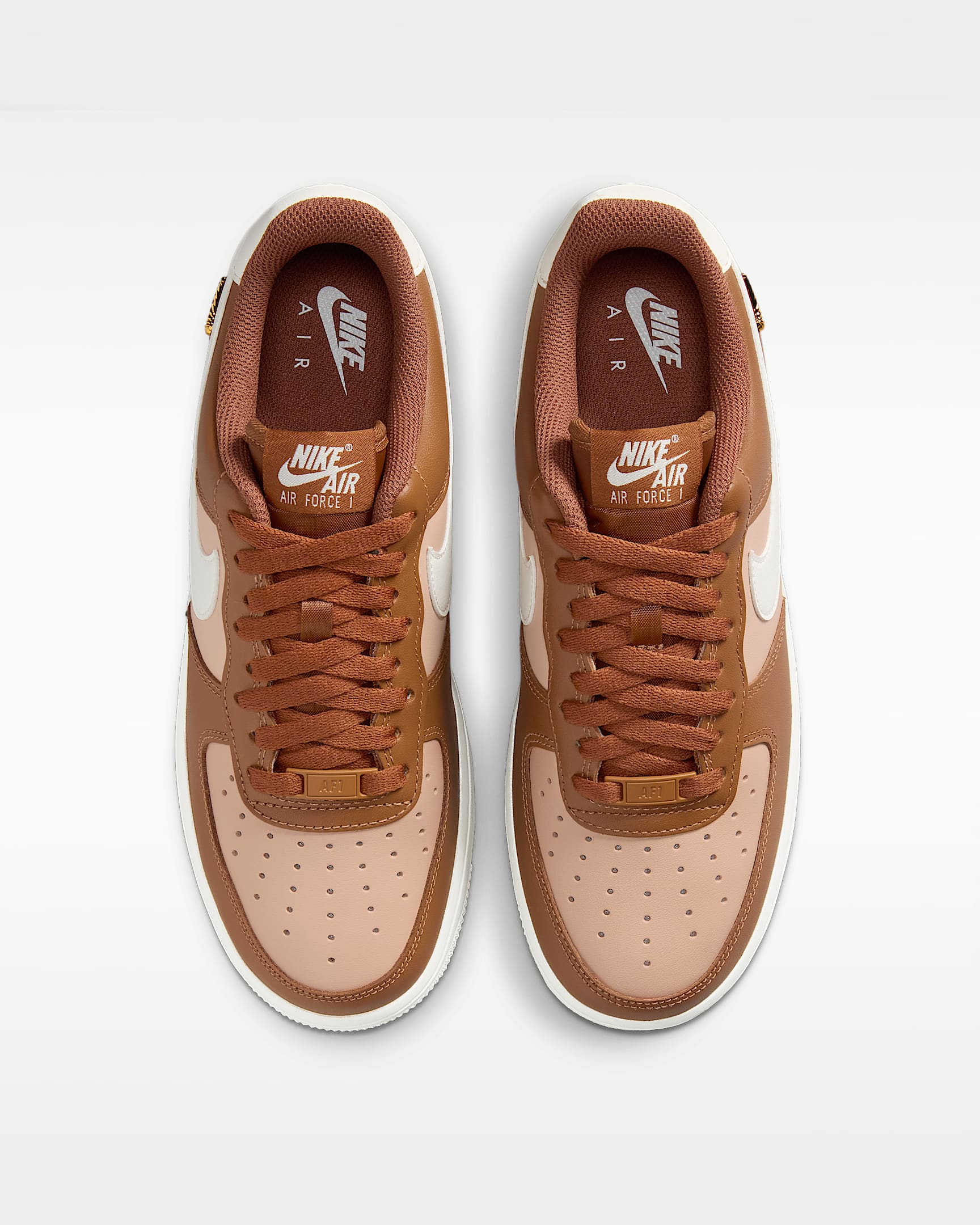 Tenis Nike Air Force 1 '07 para mujer - Tostado británico claro/Cáñamo/Oro metalizado/Vela