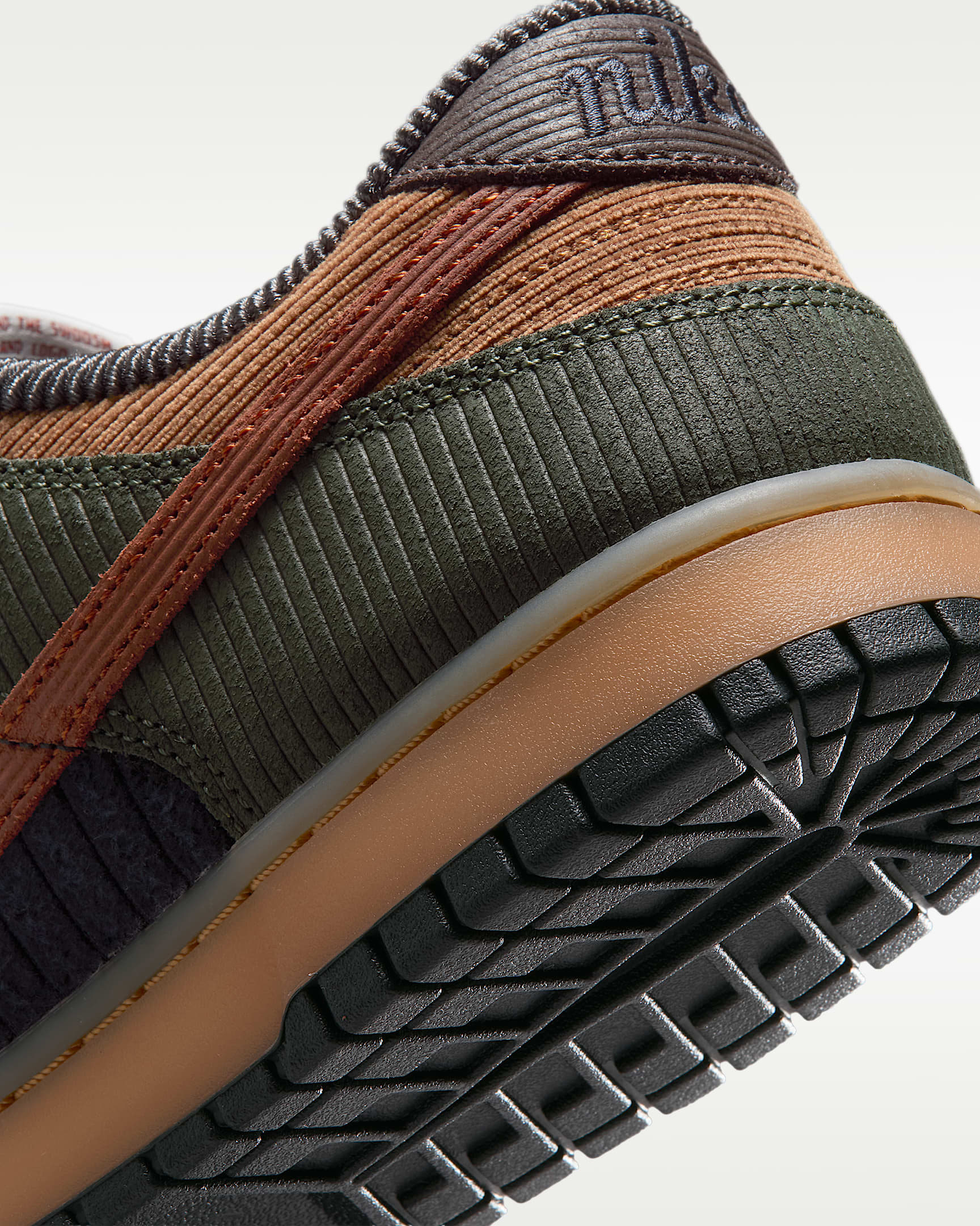 Nike Dunk Low Retro Premium Men's Shoes - Light British Tan/Cargo Khaki/Baroque Brown/Cinnamon
