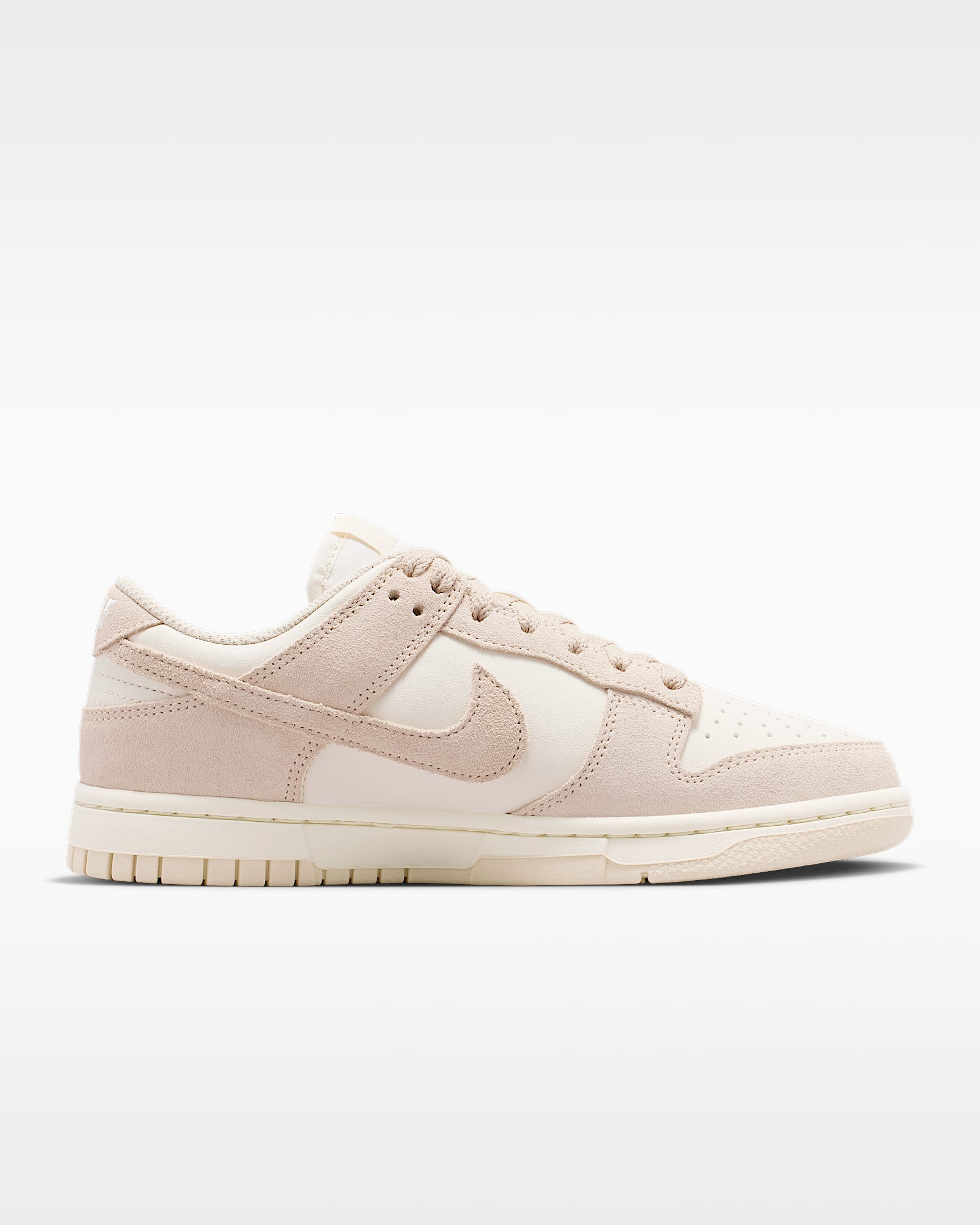 Chaussure Nike Dunk Low Suede pour femme - Pearl White/Pale Ivory/Metallic Silver/Pearl White