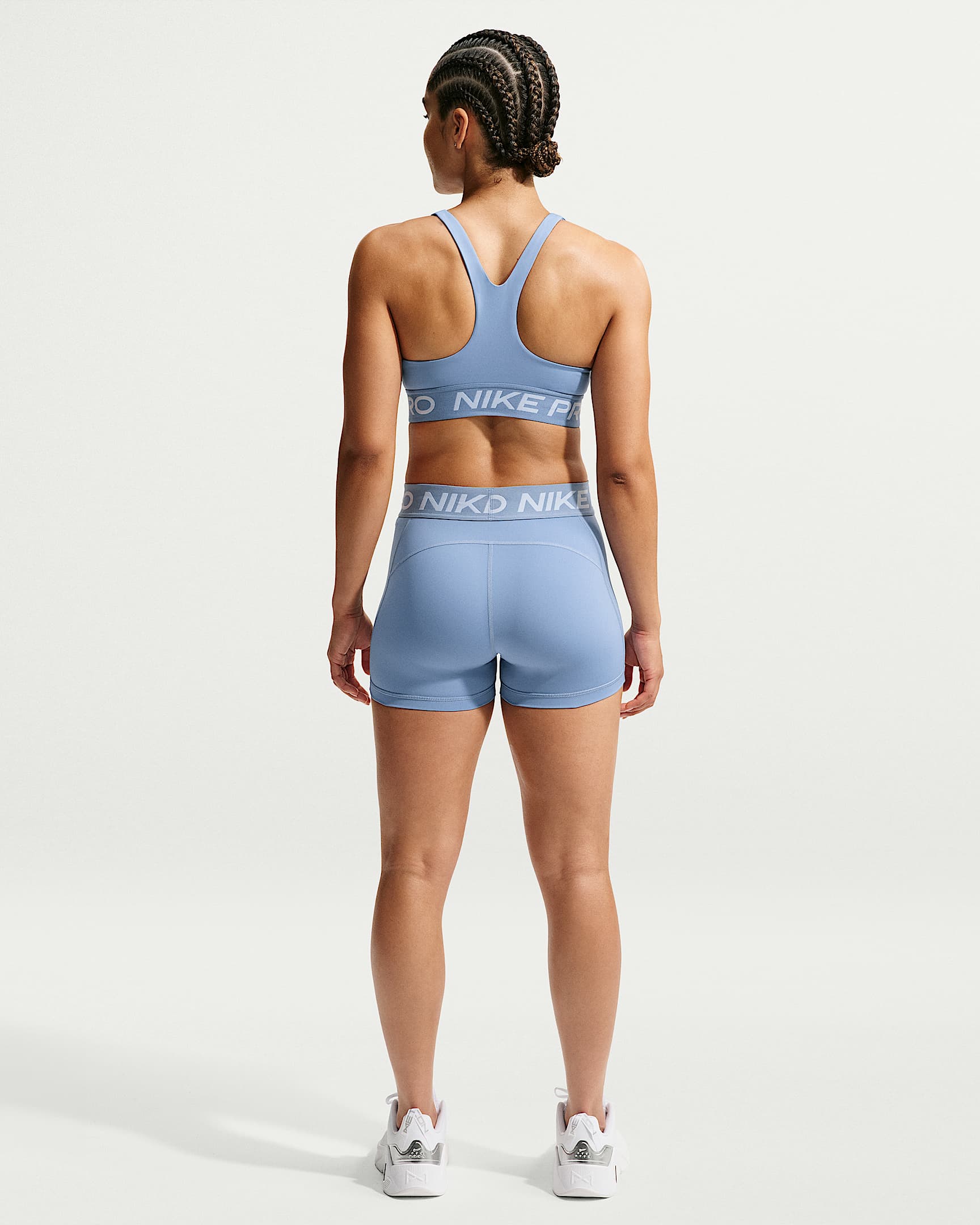 Cykelshorts Nike Pro med medelhög midja 8 cm för kvinnor - Work Blue/Vit
