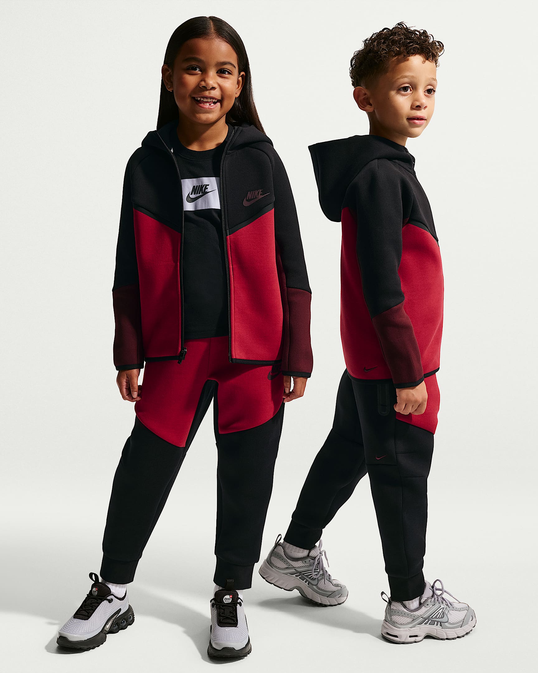 Conjunto de 2 piezas de sudadera de cierre completo Tech Fleece para niños talla pequeña Nike Sportswear - Negro/Rojo duro