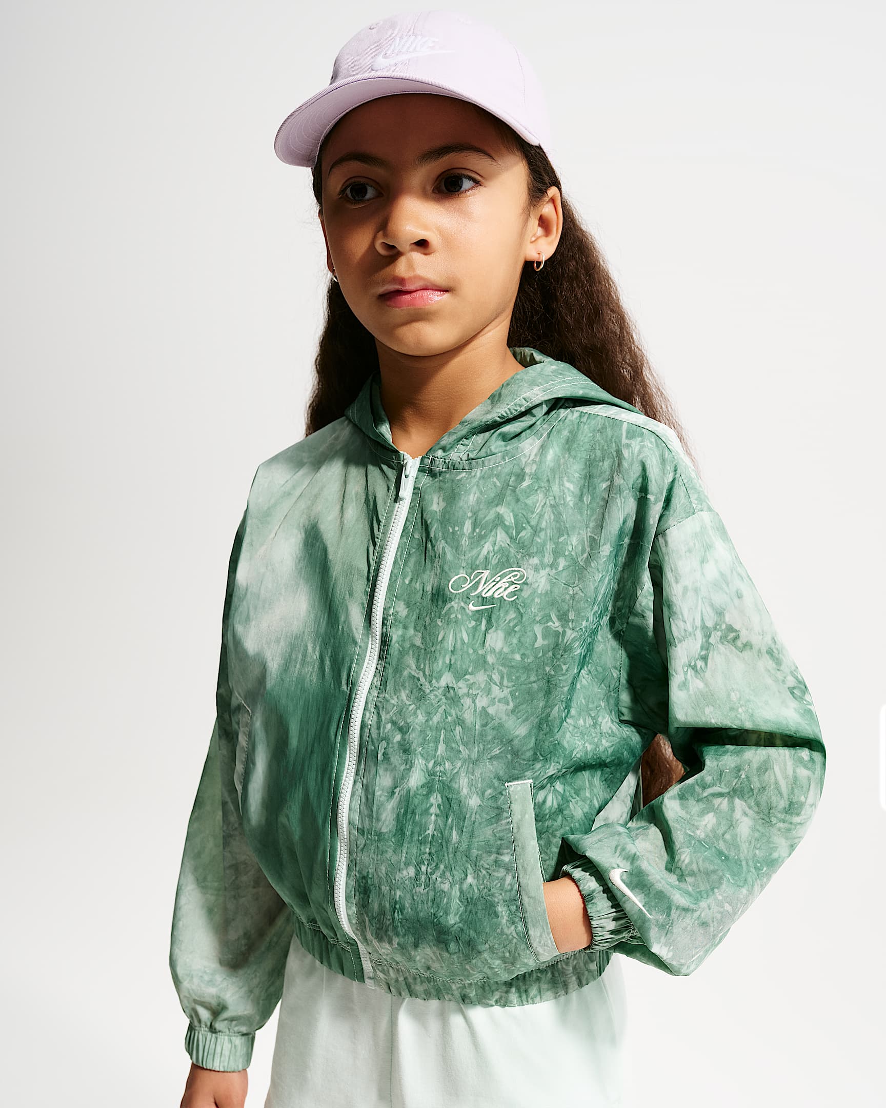 Nike Sportswear Club vevd treningsjakke til jente - Barely Green/Soft Pearl