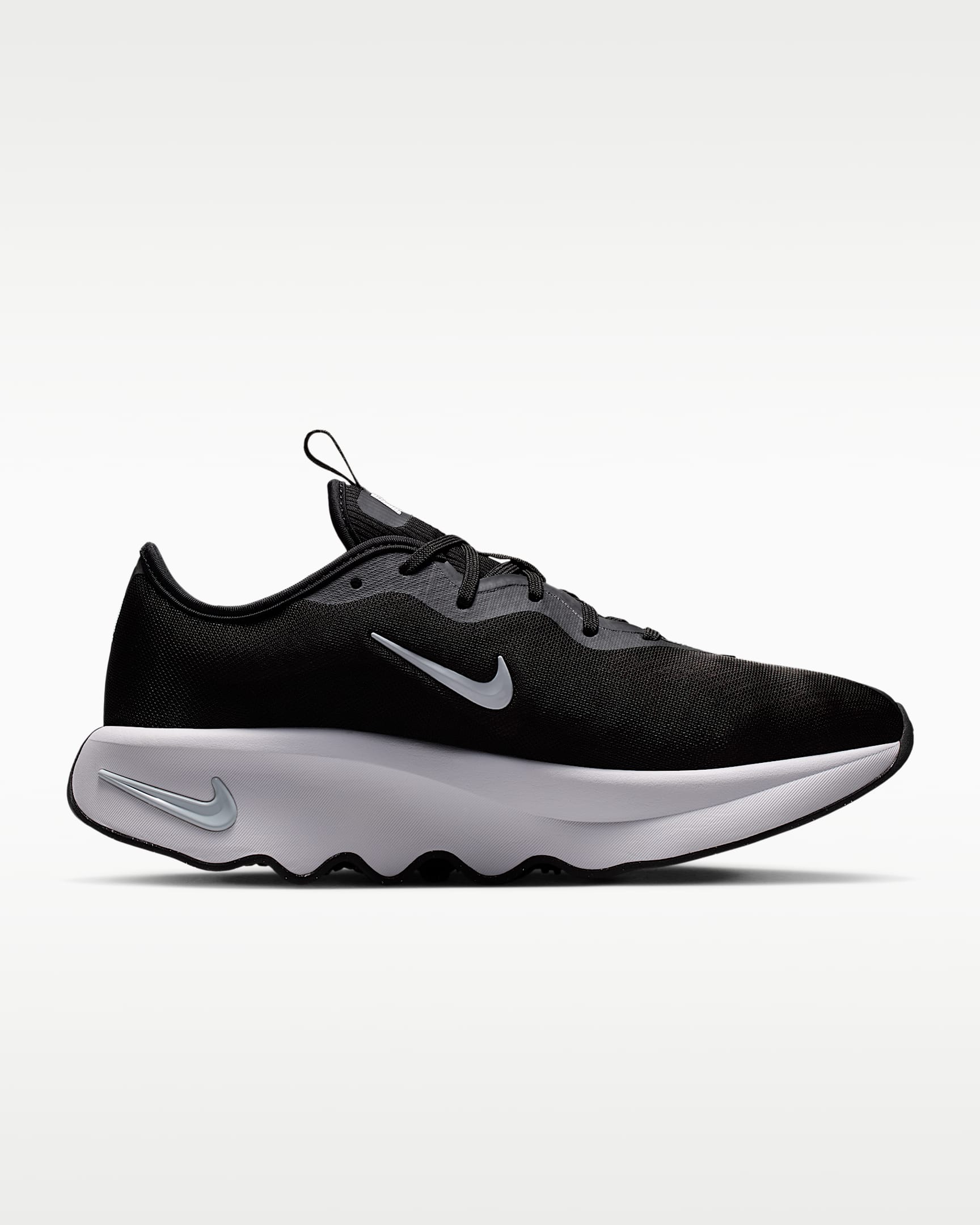 รองเท้าเดินผู้หญิง Nike Motiva 2 - ดำ/Pure Platinum/ขาว