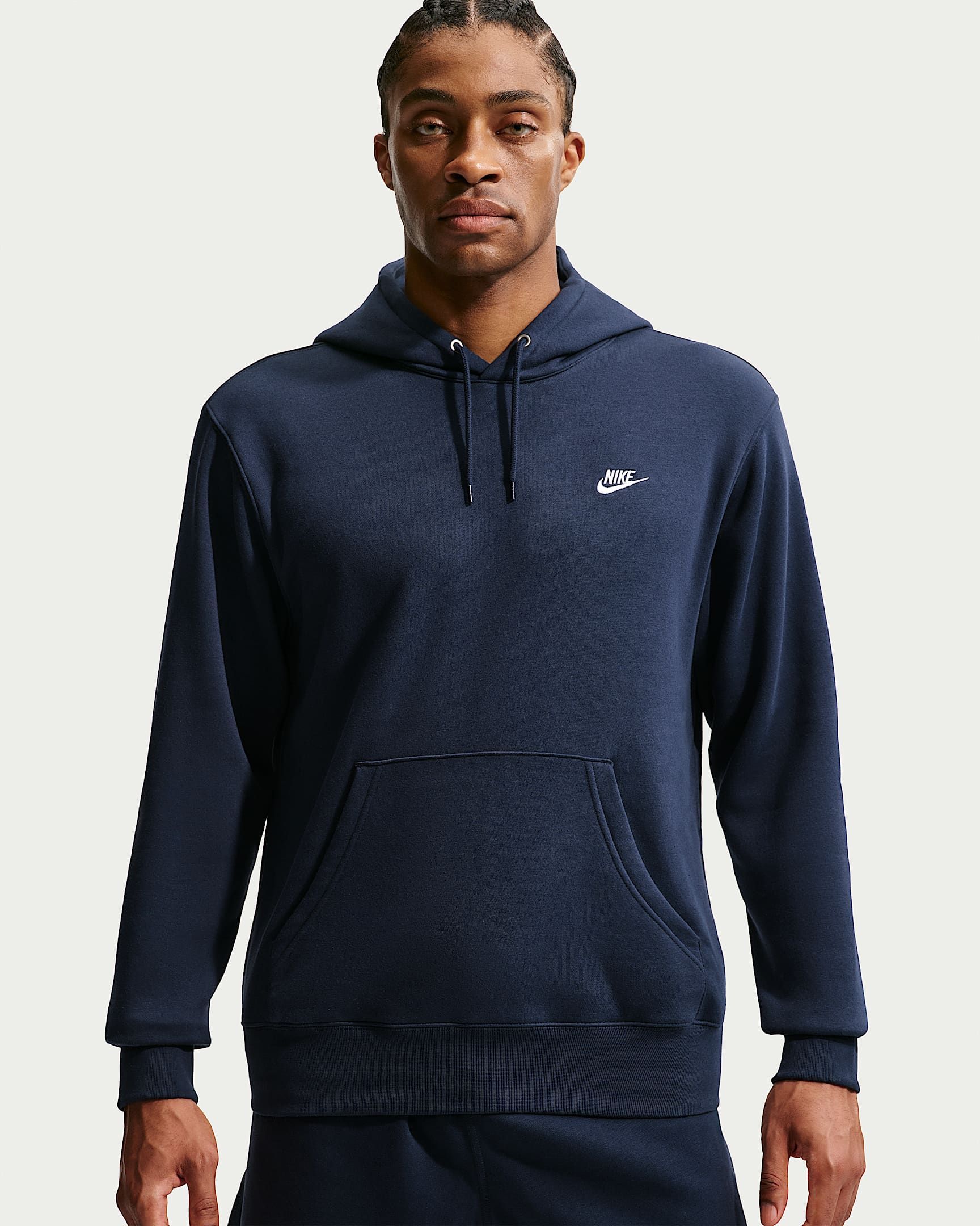 Felpa pullover in fleece con cappuccio Nike Club – Uomo - Ossidiana/Ossidiana/Bianco