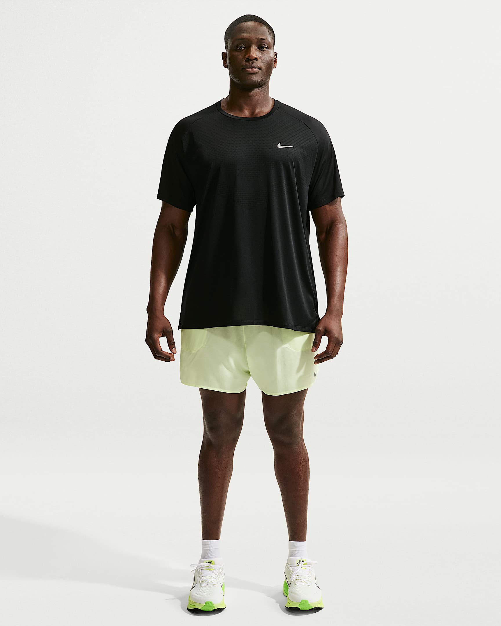 Playera de correr de manga corta Dri-FIT ADV para hombre Nike Stride - Negro