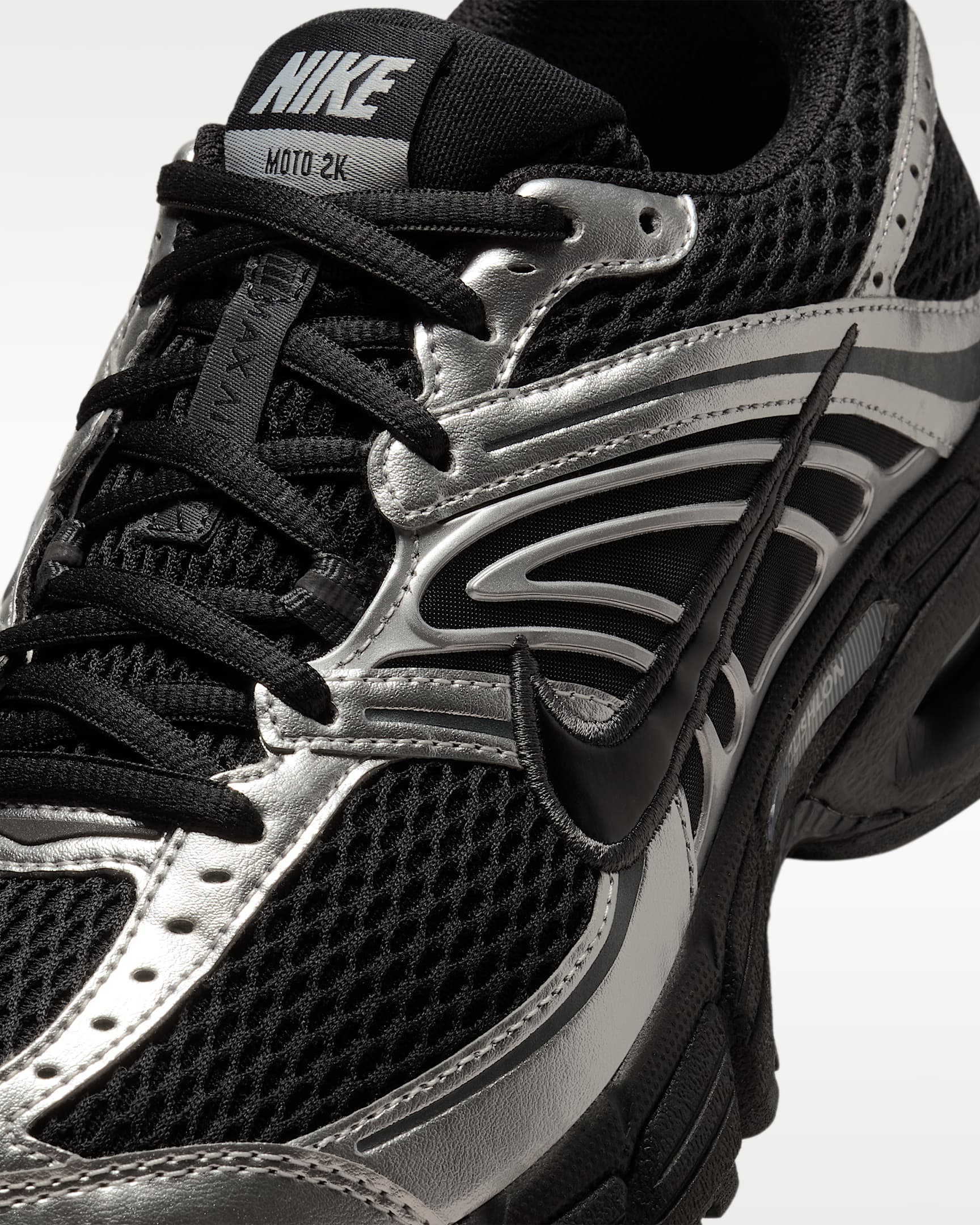 Chaussure avec détails réfléchissants Nike Air Max Moto 2K pour femme - Noir/Metallic Silver/Anthracite/Noir