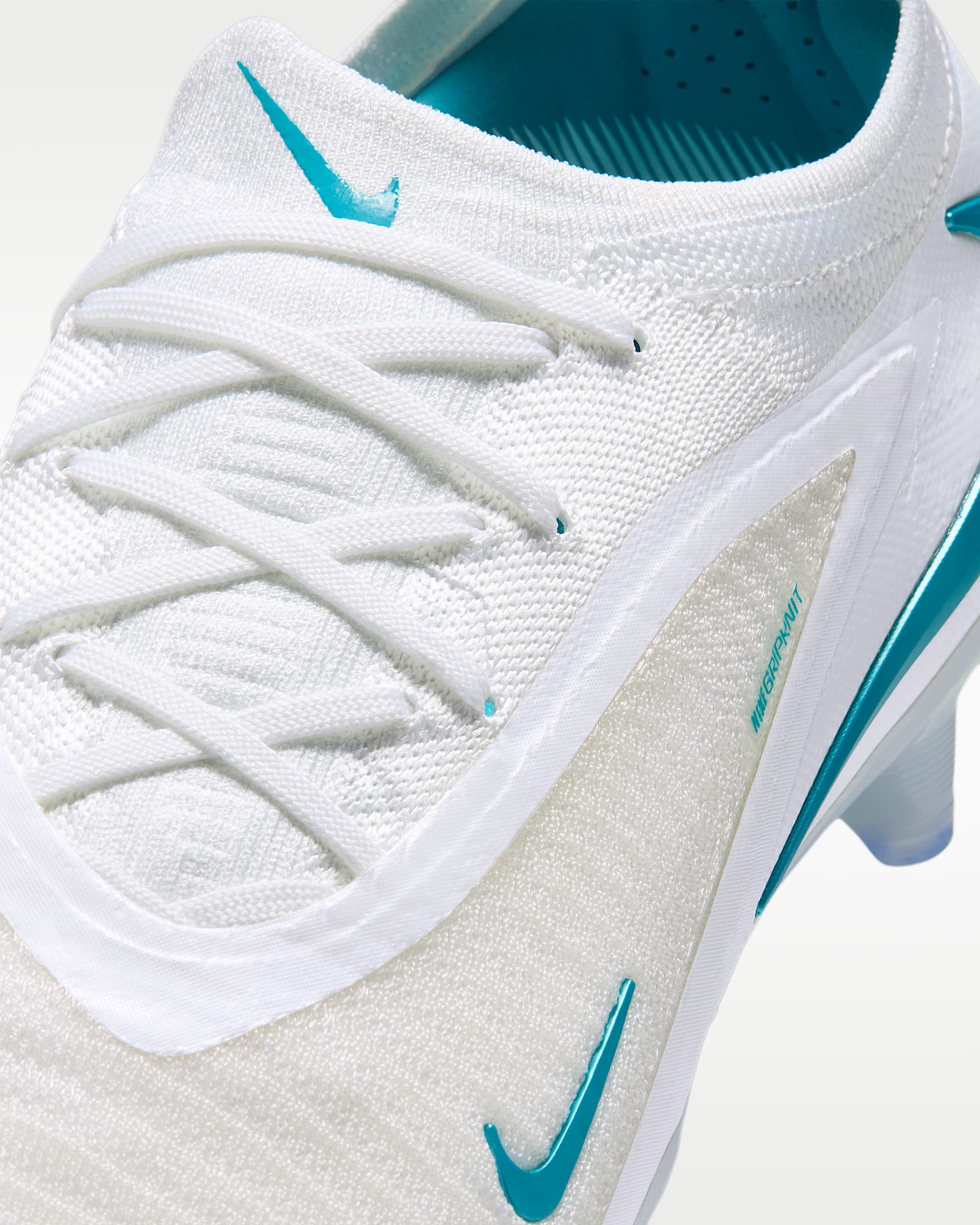 Nike Phantom 6 Low Elite Fußballschuh für normalen Rasen - Weiß/Weiß/Dusty Cactus