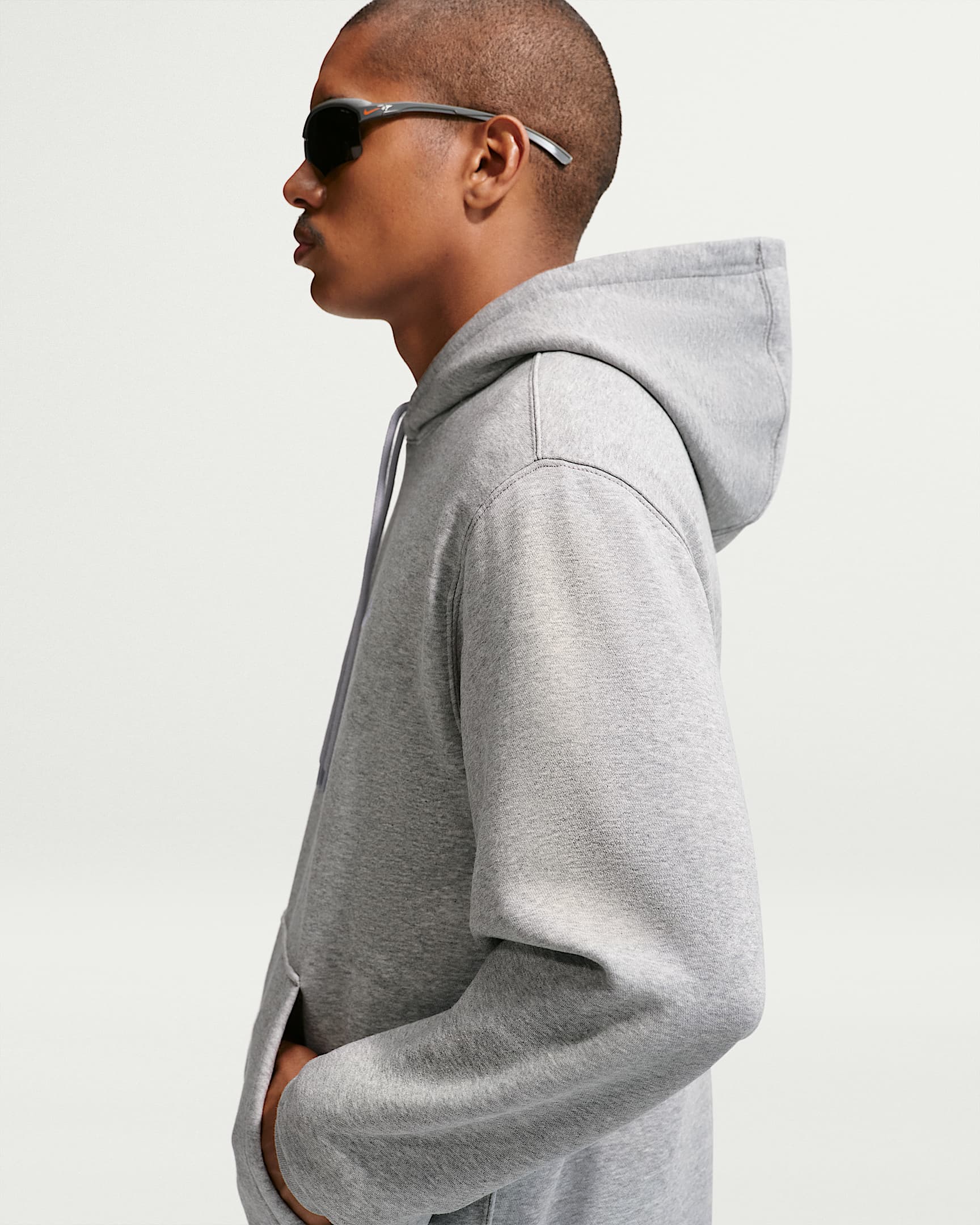 Nike Club fleecehettegenser til herre - Dark Grey Heather/Light Smoke Grey/Hvit