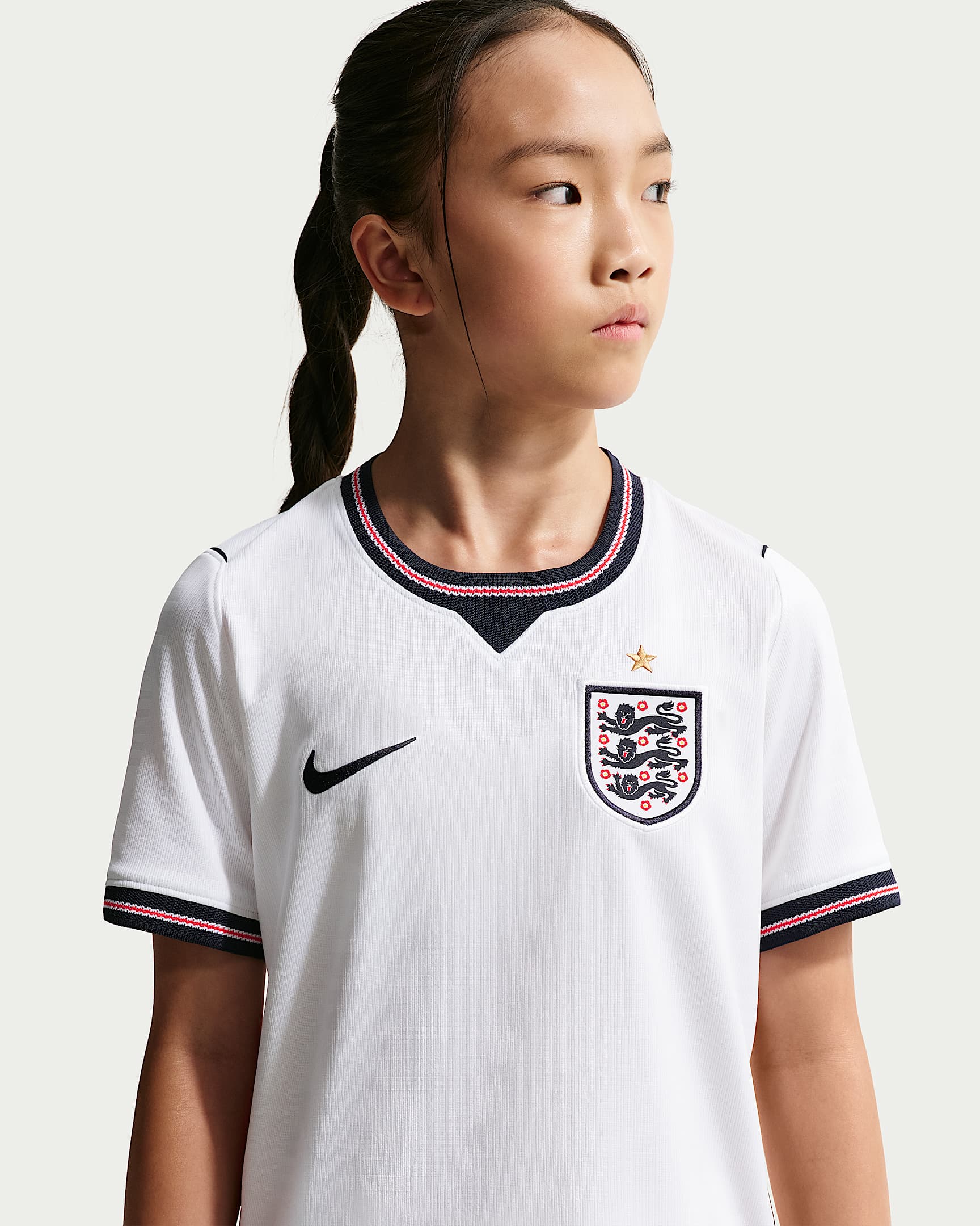 イングランド ナショナルチーム 2026 スタジアム ホーム ジュニア ナイキ Dri-FIT サッカー ユニフォーム トップス - ホワイト/スピードレッド/オブシディアン/オブシディアン