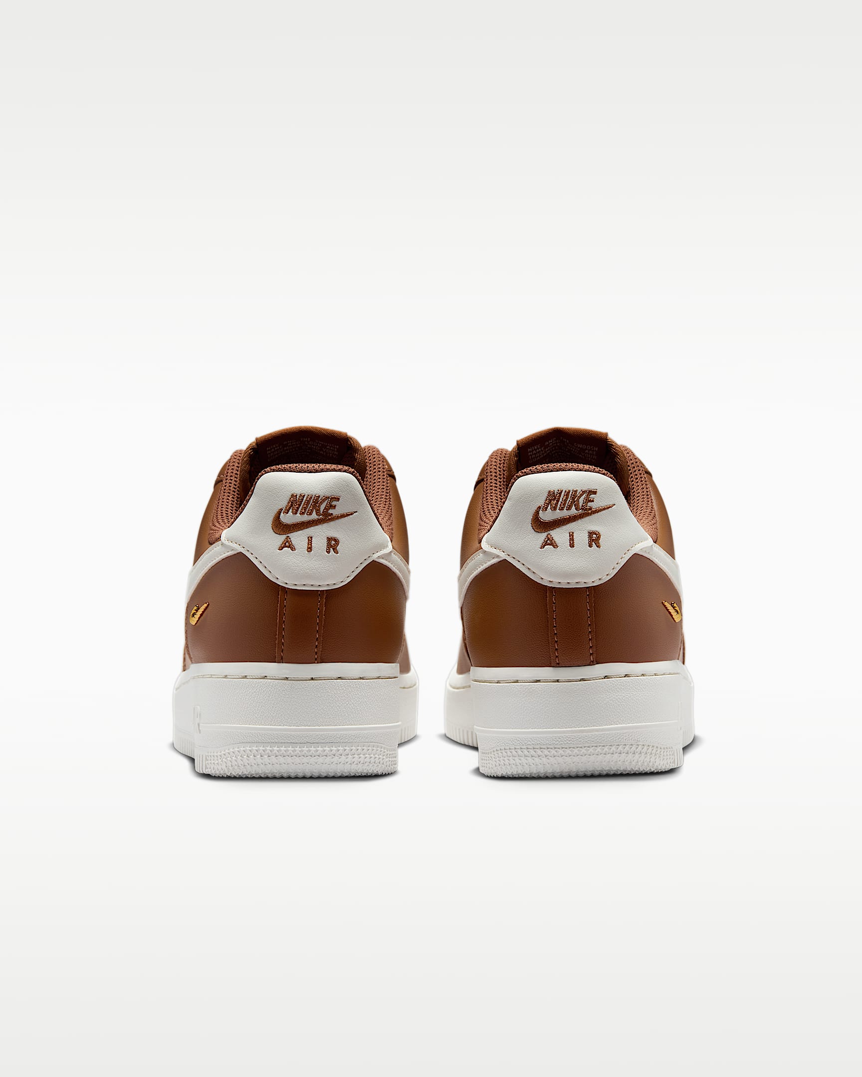 Tenis Nike Air Force 1 '07 para mujer - Tostado británico claro/Cáñamo/Oro metalizado/Vela