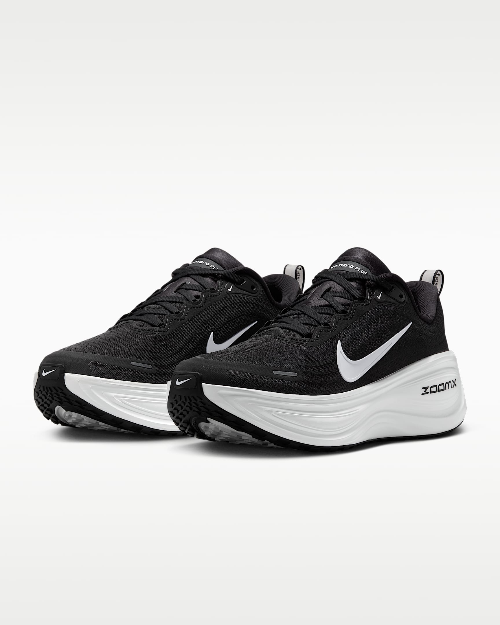 Tenis de correr en pavimento para mujer Nike Vomero Plus - Negro/Gris azulado/Gris oscuro metálico/Blanco