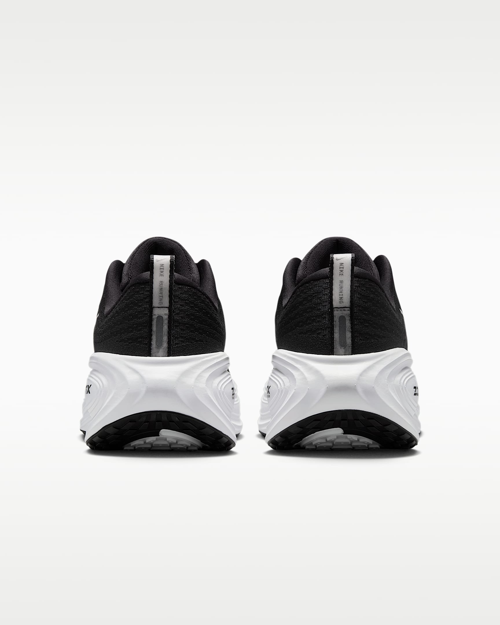 Tenis de correr en pavimento para mujer Nike Vomero Plus - Negro/Gris azulado/Gris oscuro metálico/Blanco