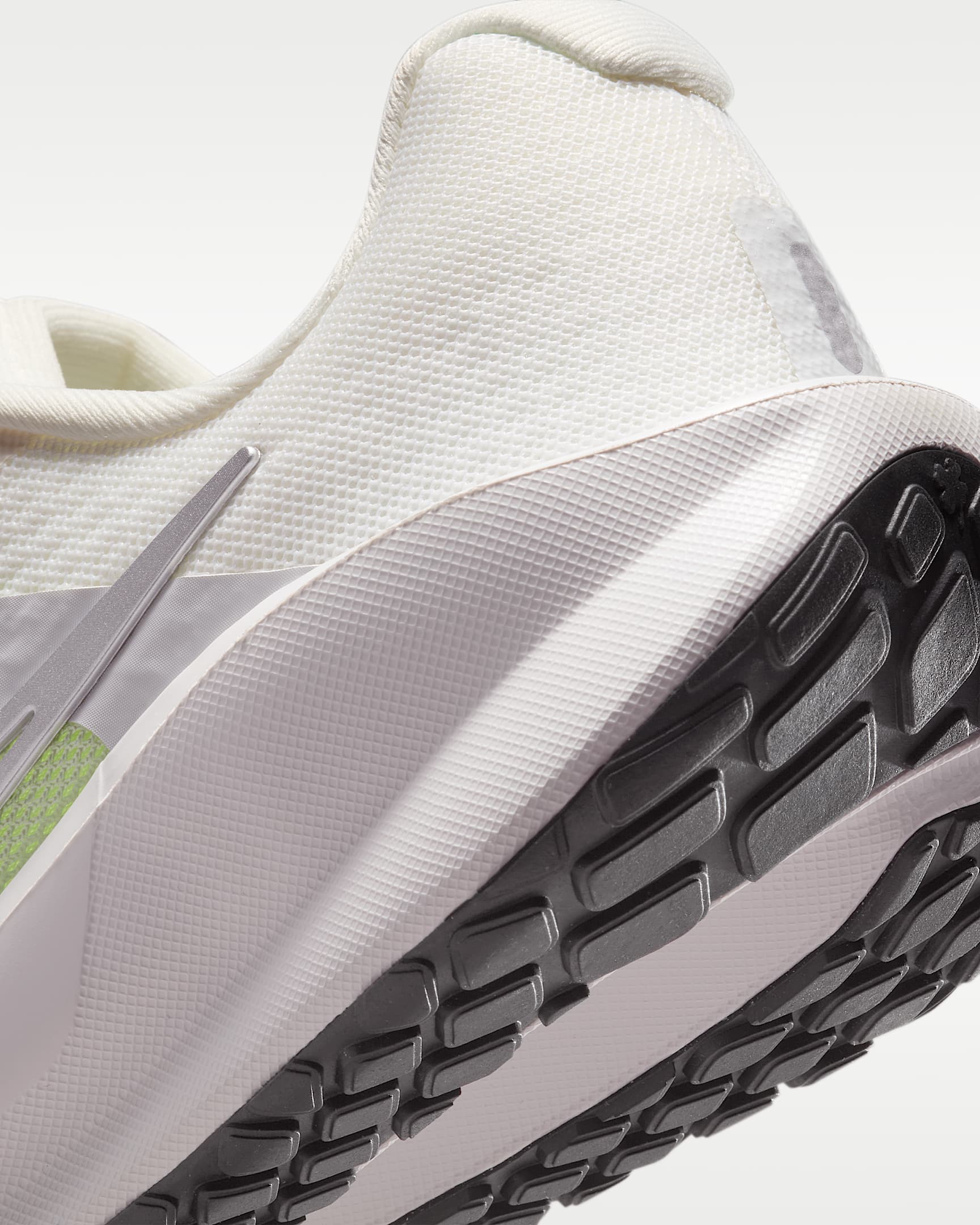 Tenis de correr en pavimento para mujer Nike Downshifter 13 - Vela/Polvo fotón/Blanco cumbre/Plata metalizado