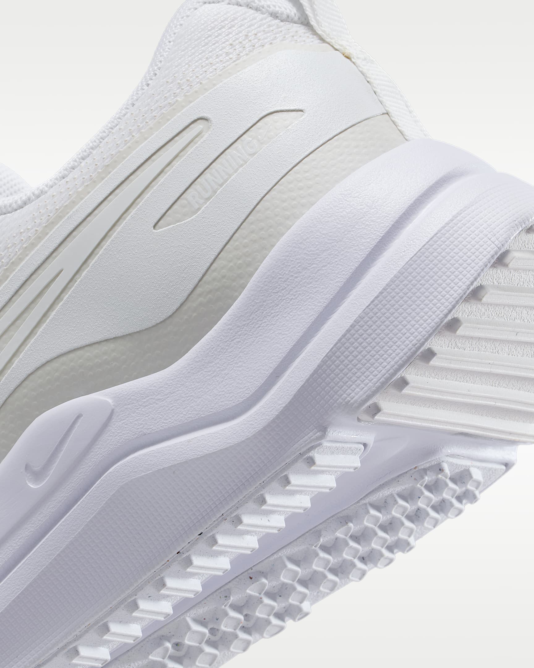 Nike Cosmic Runner Older Kids' Road Running Shoes - White/White/Platinum Tint