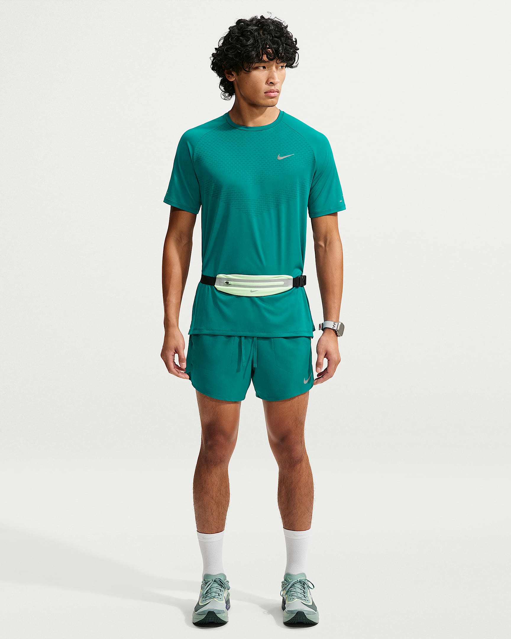 Playera de correr de manga corta Dri-FIT ADV para hombre Nike Stride - Abeto brillante