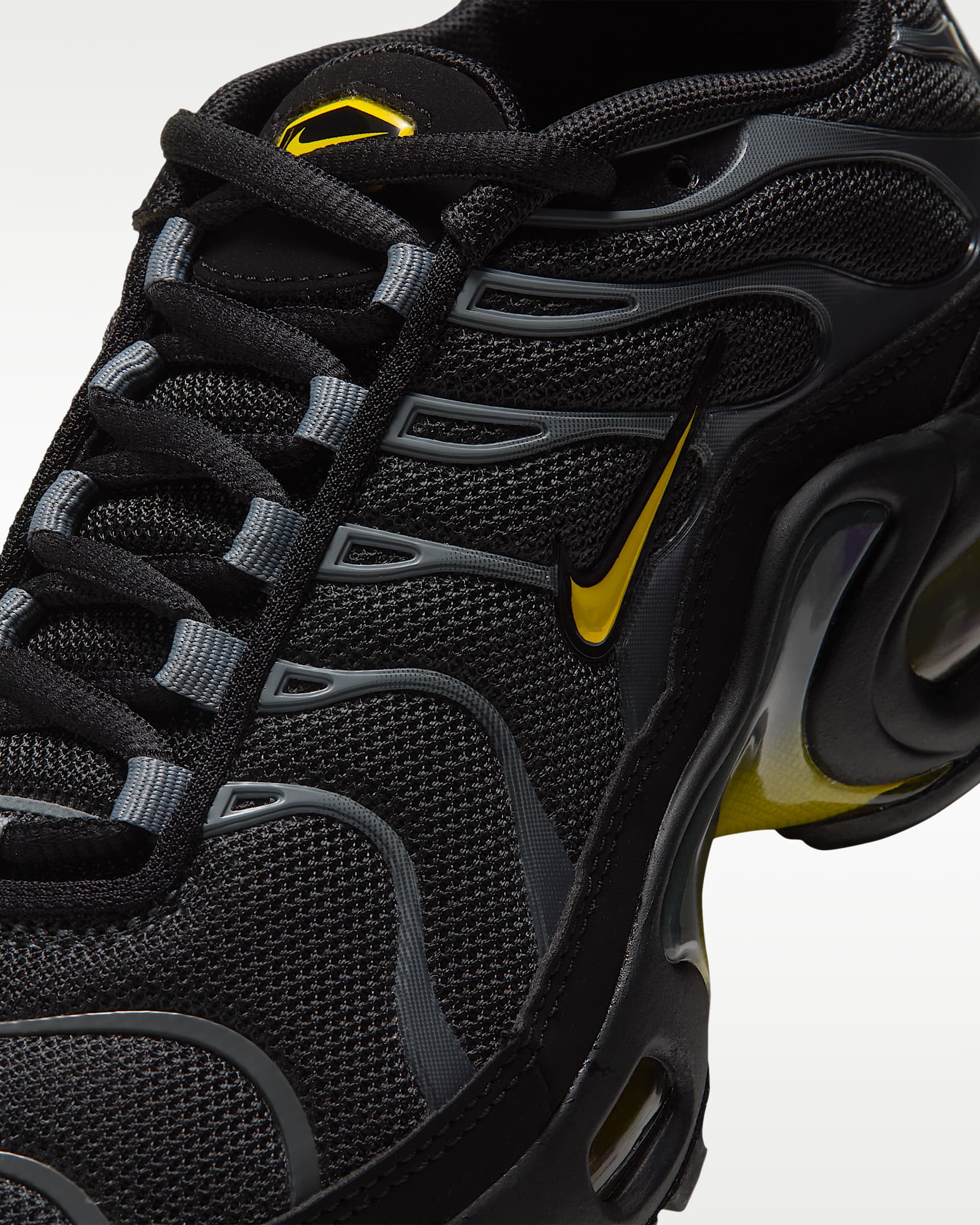 Nike Air Max Plus Older Kids' Shoes - Dark Smoke Grey/Black/Cool Grey/Chrome Yellow