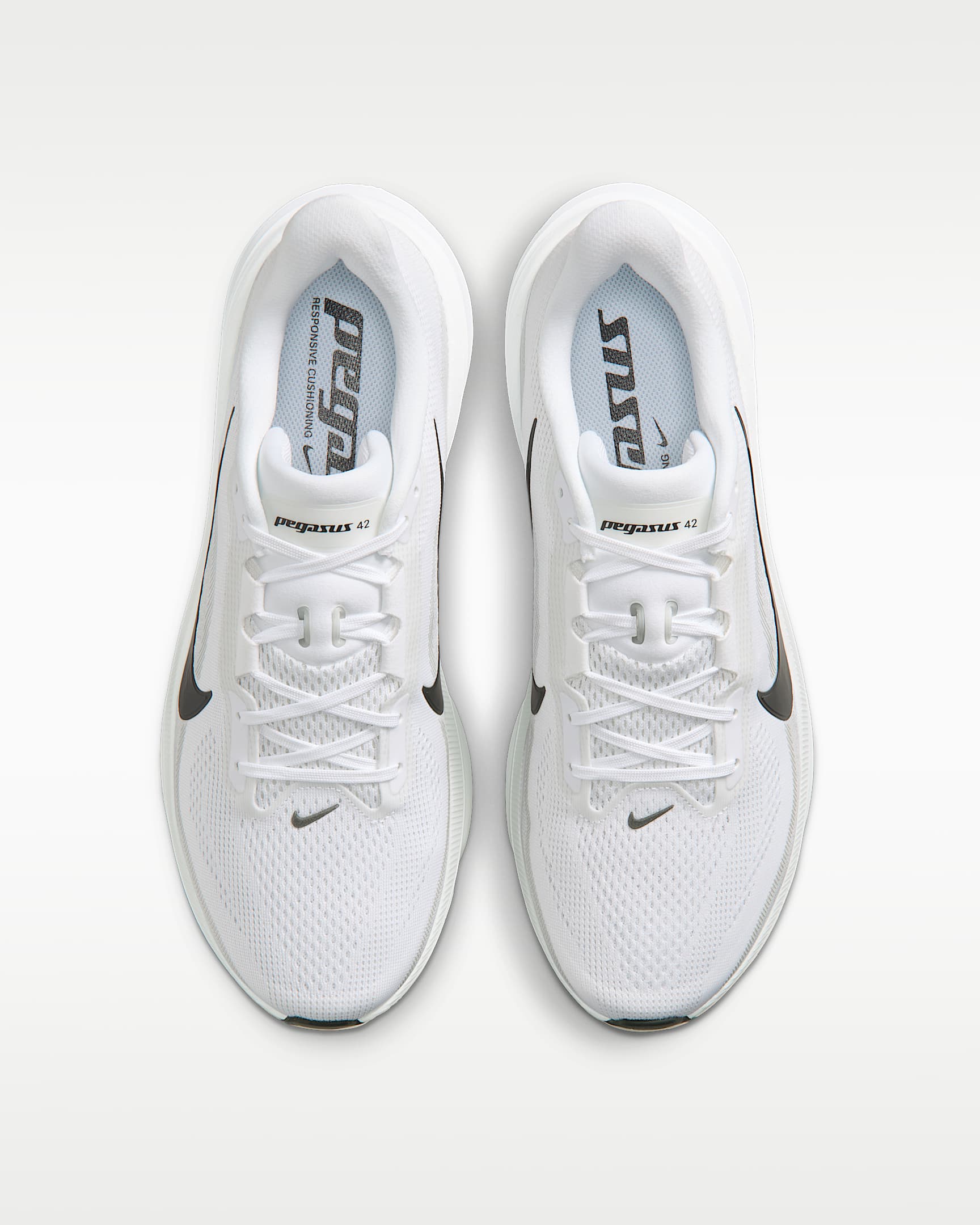 Nike Pegasus 42 Straßenlaufschuh (Herren) - Weiß/Photon Dust/Schwarz