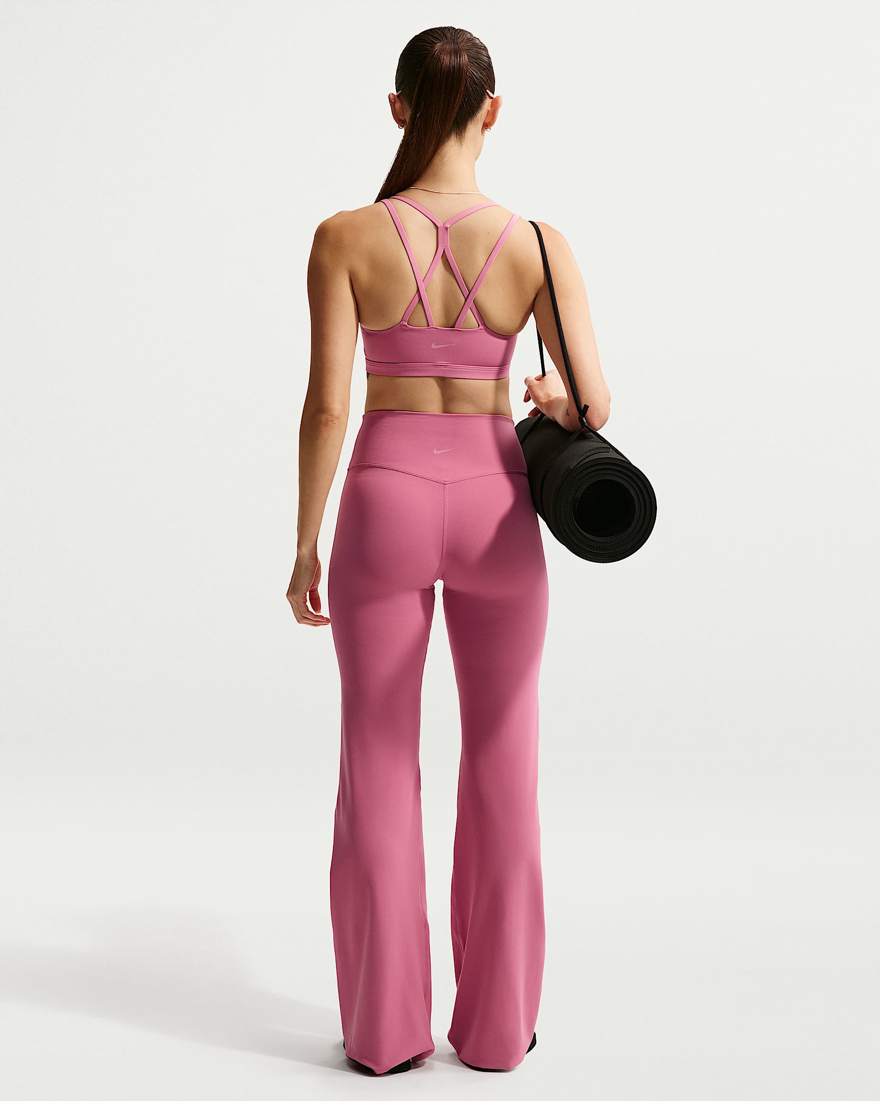 สปอร์ตบราผู้หญิงซัพพอร์ตบางเบาเสริมฟองน้ำ Nike Zenvy Strappy - Peony/ขาว