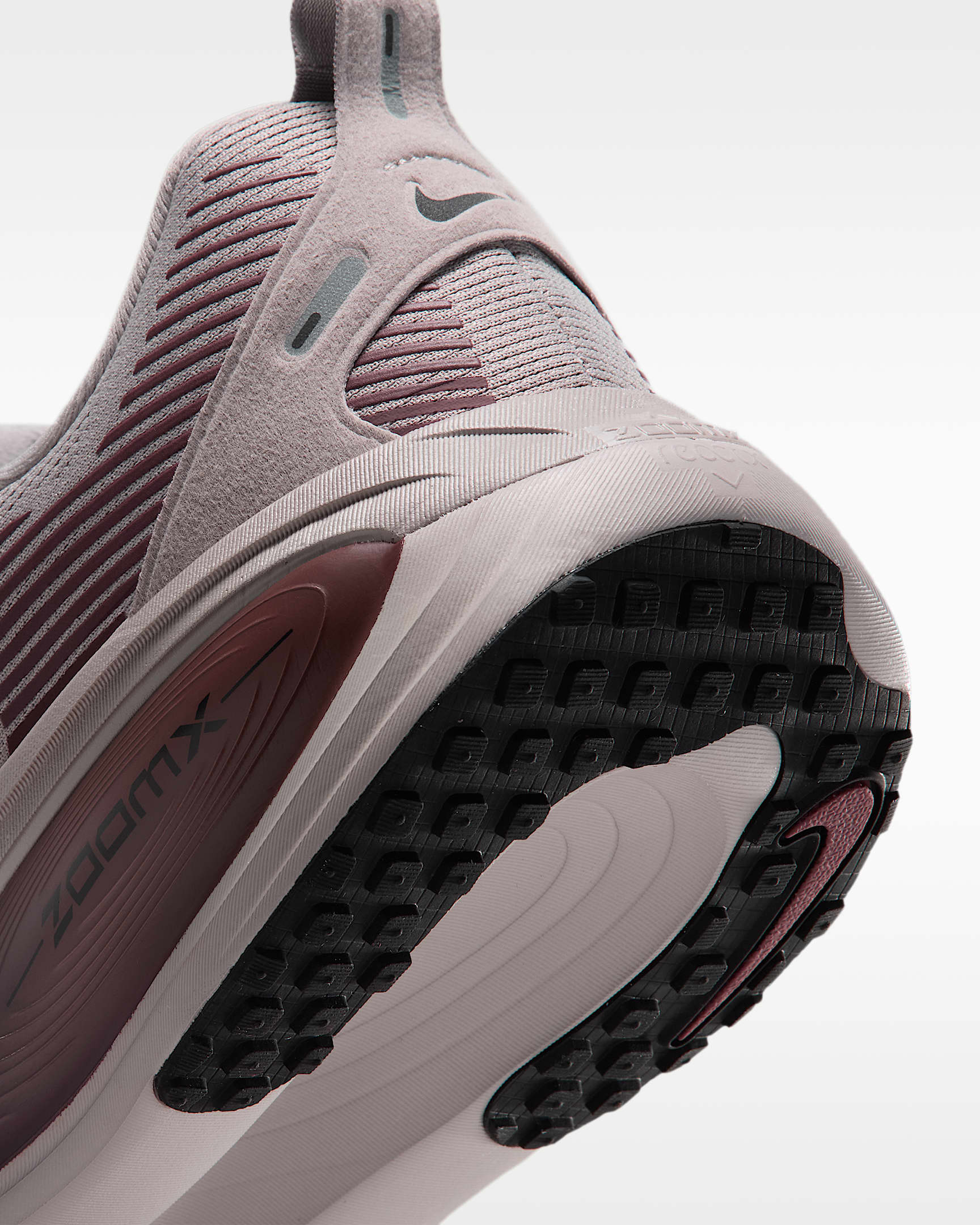 Scarpa da running su strada Nike Vomero 18 – Uomo - College Grey/Light Boulder/Burgundy Crush/Nero