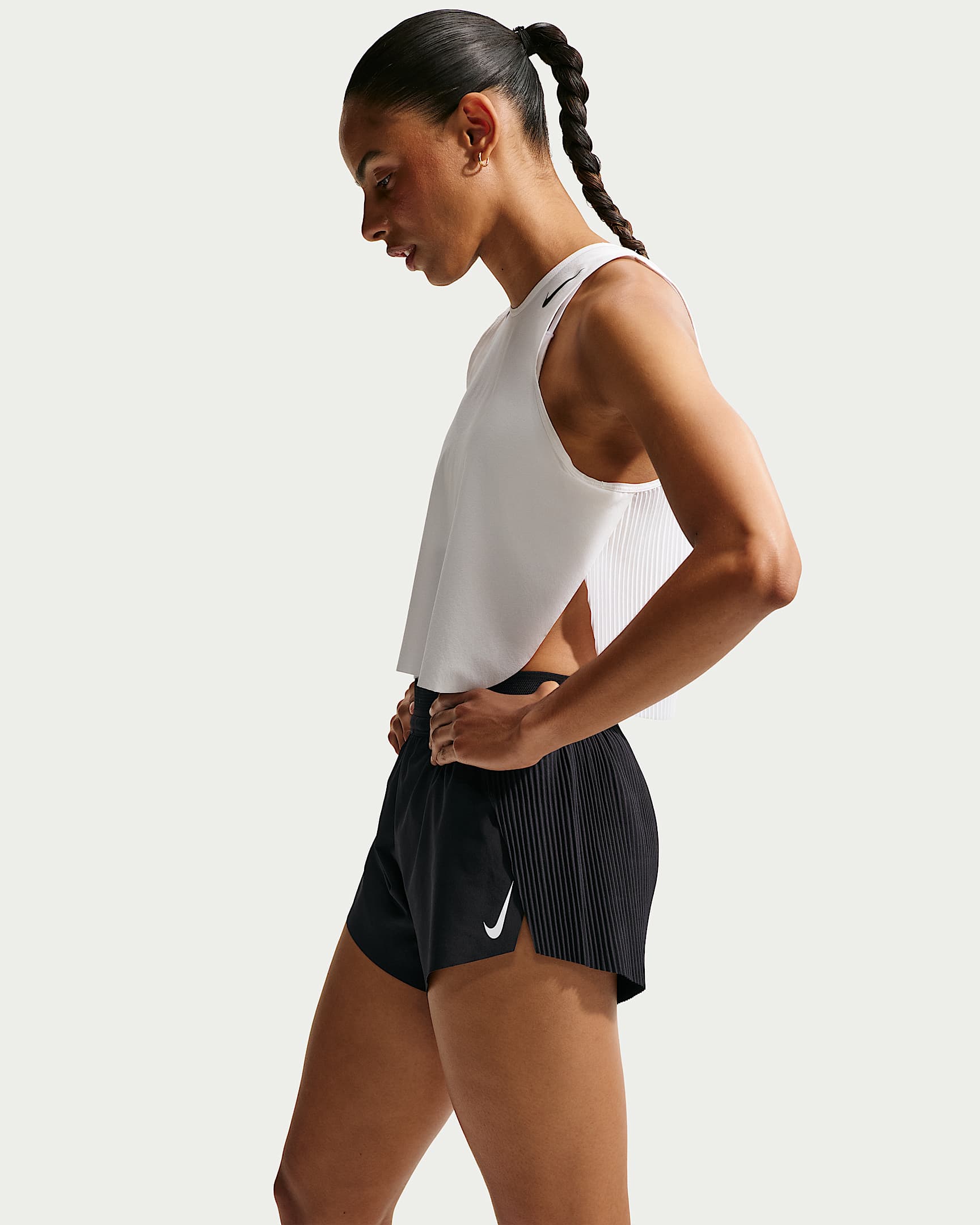 Nike AeroSwift Dri-FIT ADV Laufshorts mit mittelhohem Bund und Innenslip (Damen, ca. 7,5 cm) - Schwarz/Weiß