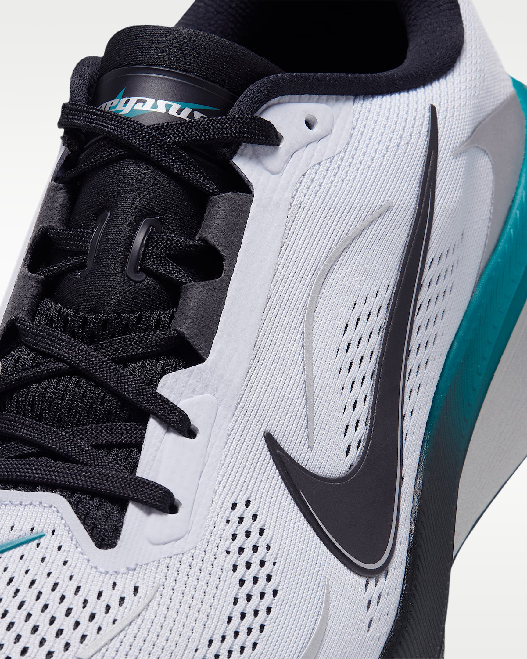 Nike Pegasus 42 Straßenlaufschuh für Herren - Football Grey/Bright Spruce/Metallic Silver/Schwarz