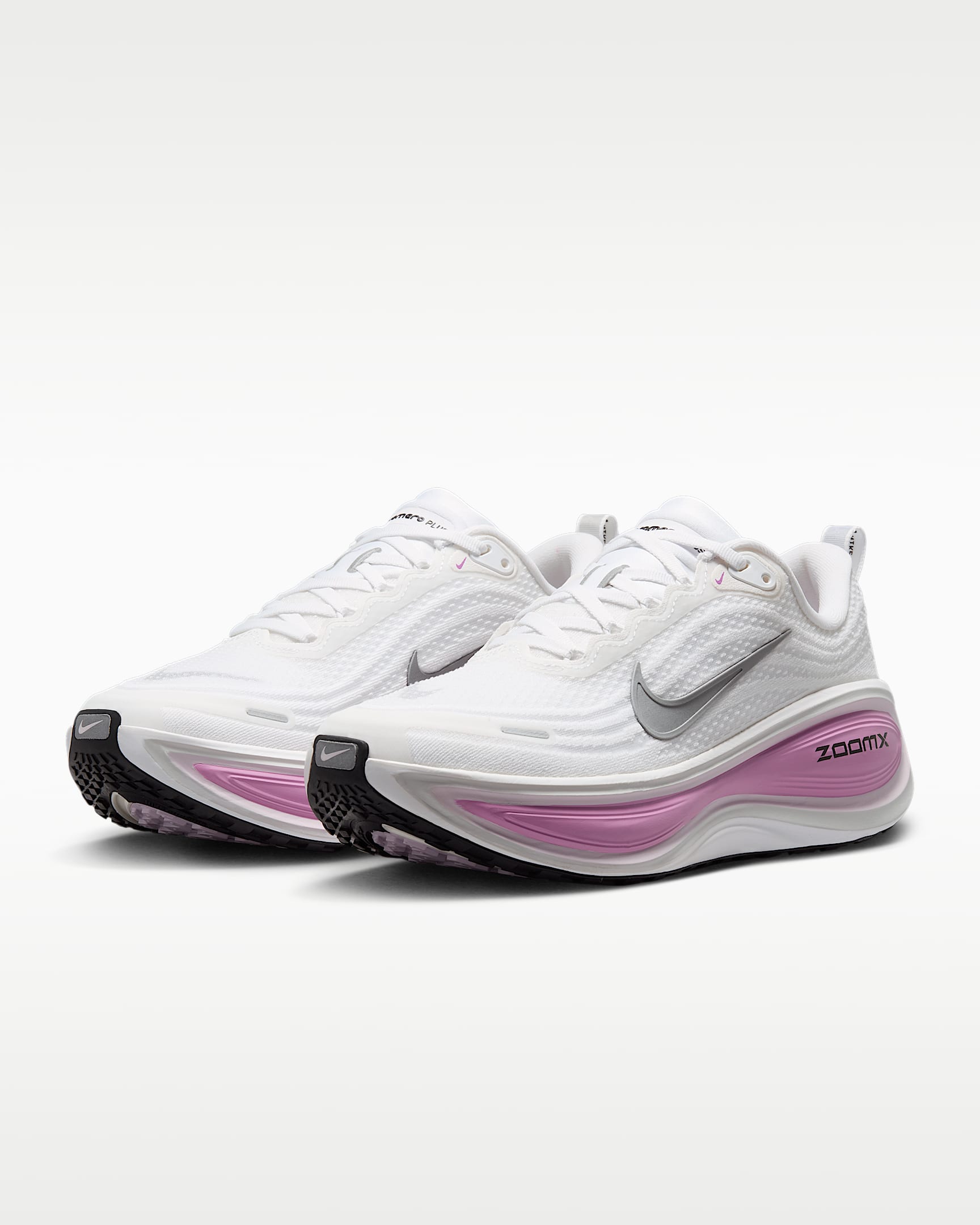 Tenis de correr en pavimento para mujer Nike Vomero Plus - Blanco/Lila desteñido/Blanco cumbre/Plata metalizado
