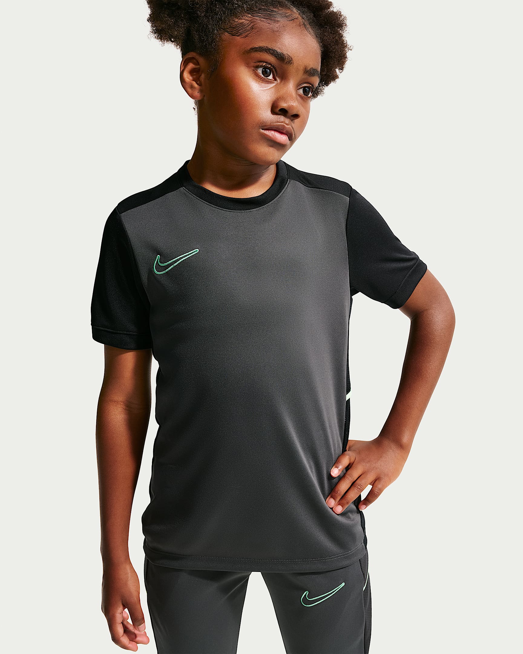 Camisola de futebol Dri-FIT Nike Academy Júnior - Anthracite/Preto/Verde Illusion/Verde Illusion