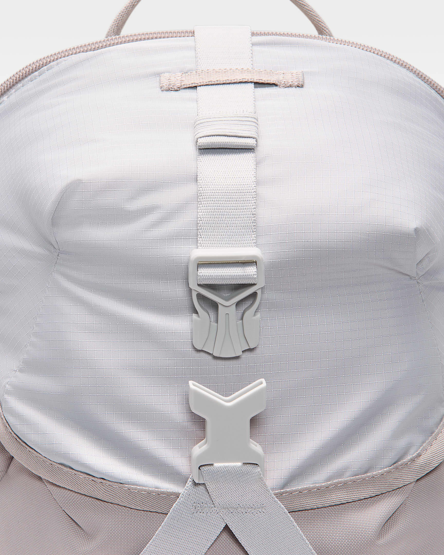 เป้สะพายหลัง ACG DAYMAX (25 ล.) - College Grey/Grey Fog/Safety Orange