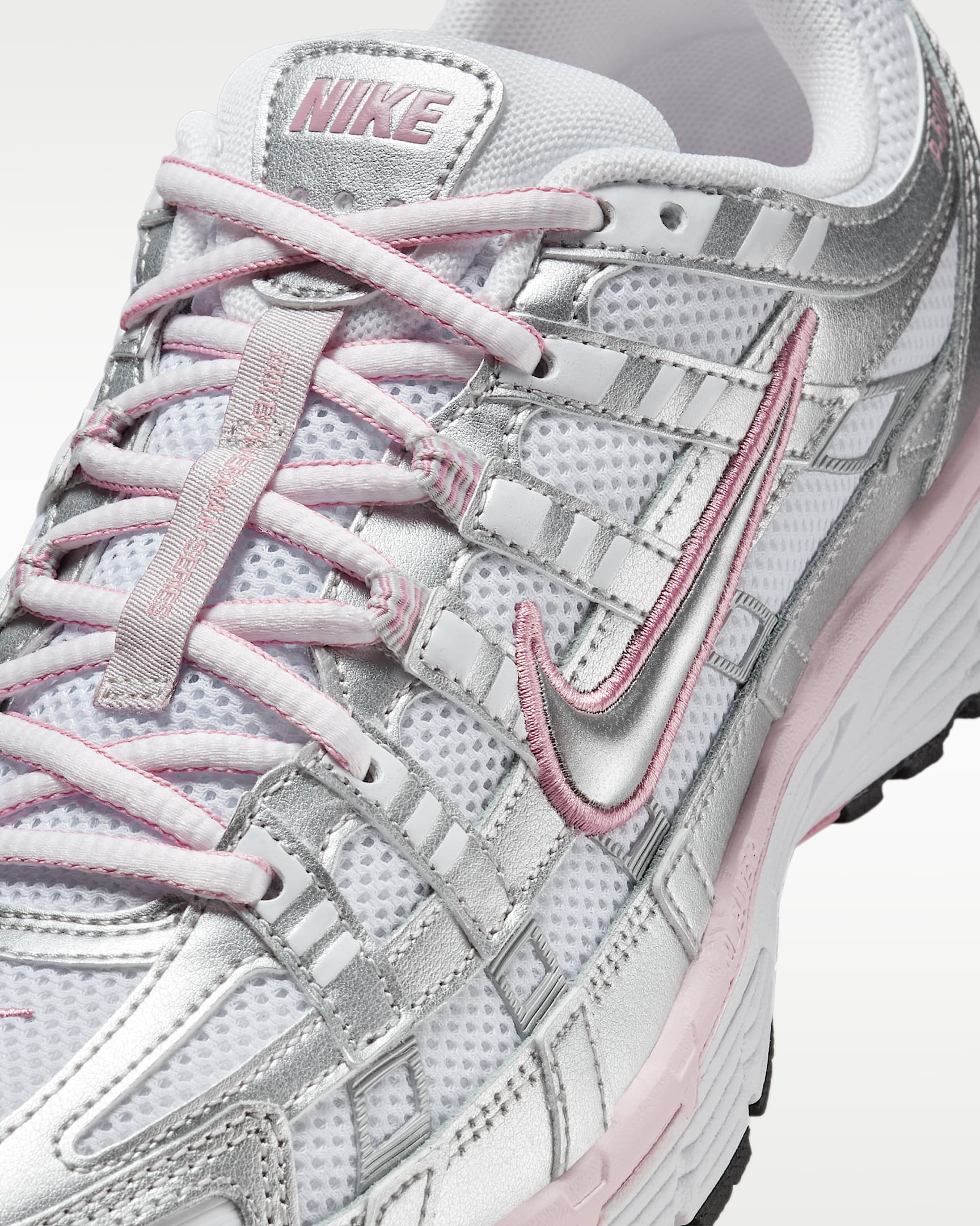Nike P-6000 női cipő - Fehér/Elemental Pink/Fekete/Metallic Silver