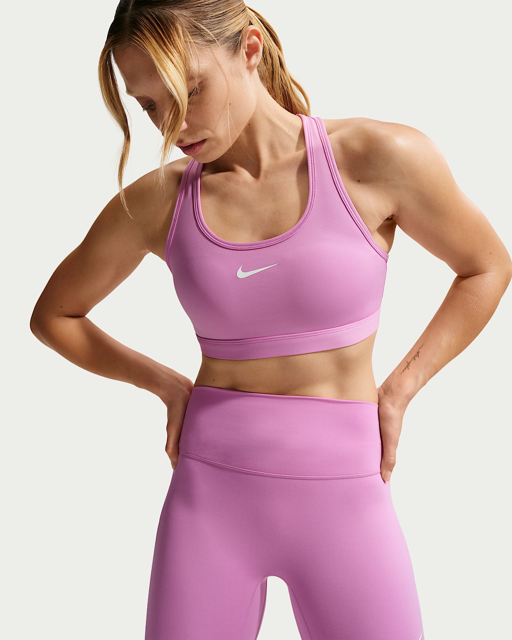 Nike Swoosh Women's Medium-Support Padded Sports Bra - Light Magenta/White