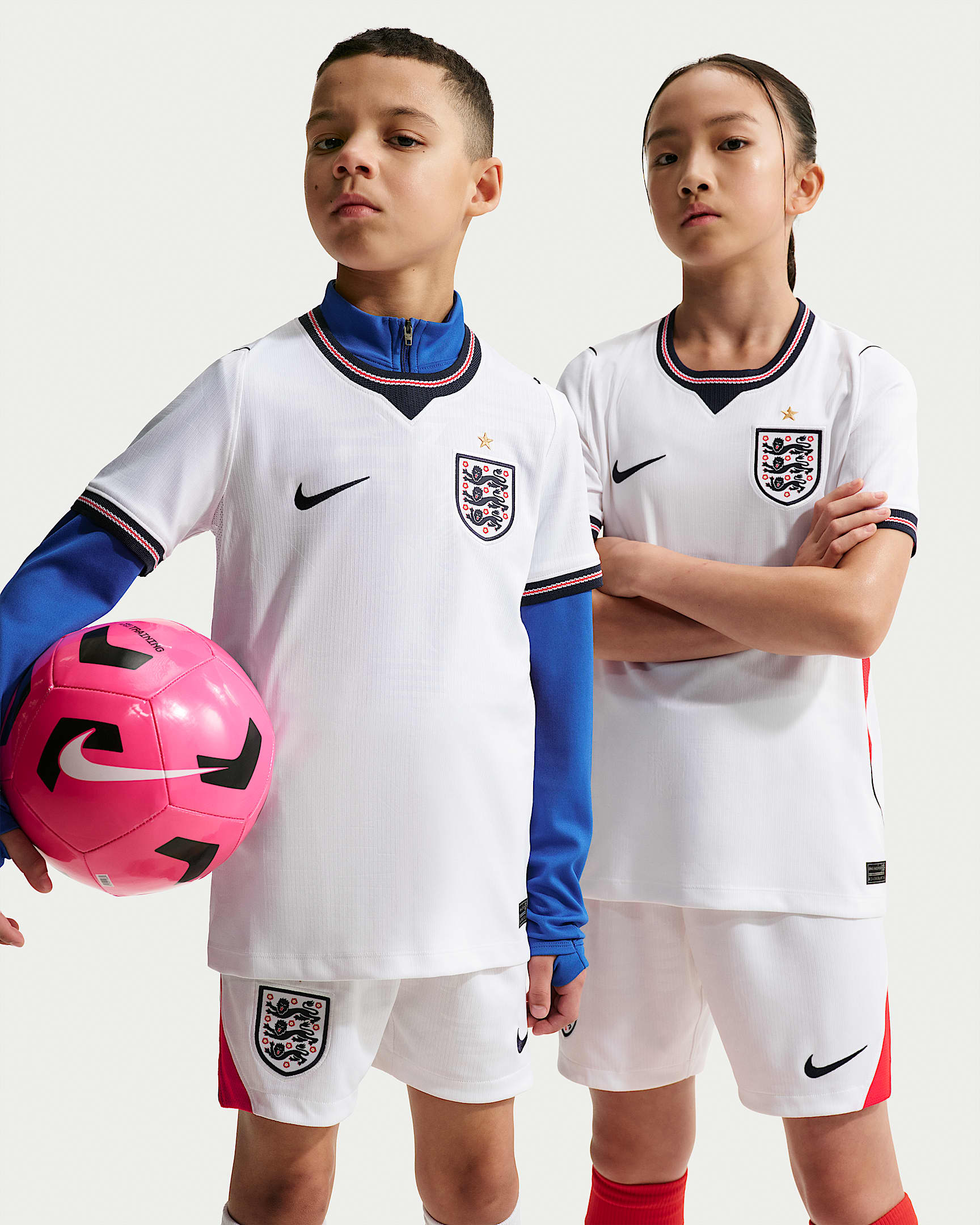 イングランド ナショナルチーム 2026 スタジアム ホーム ジュニア ナイキ Dri-FIT サッカー ユニフォーム トップス - ホワイト/スピードレッド/オブシディアン/オブシディアン