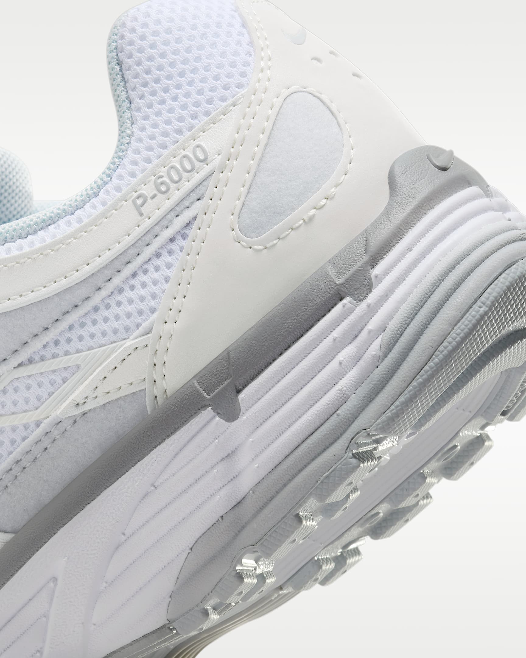 Nike P-6000 Schuh (Damen) - Metallic Summit White/Pure Platinum/Wolf Grey/Weiß