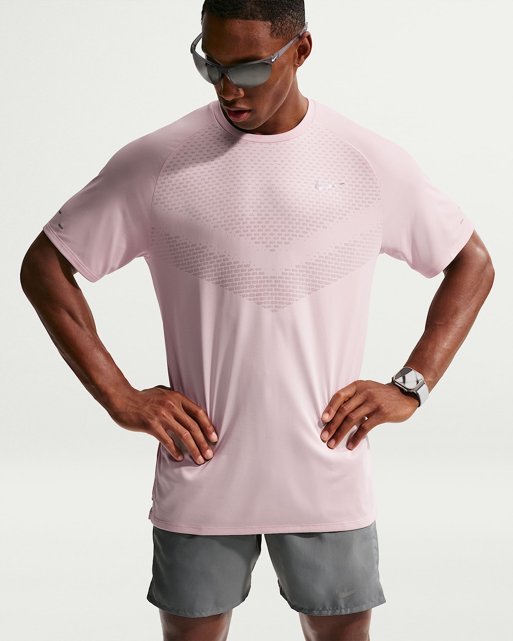 Playera de correr de manga corta Dri-FIT ADV para hombre Nike Stride - Rojo sedimento