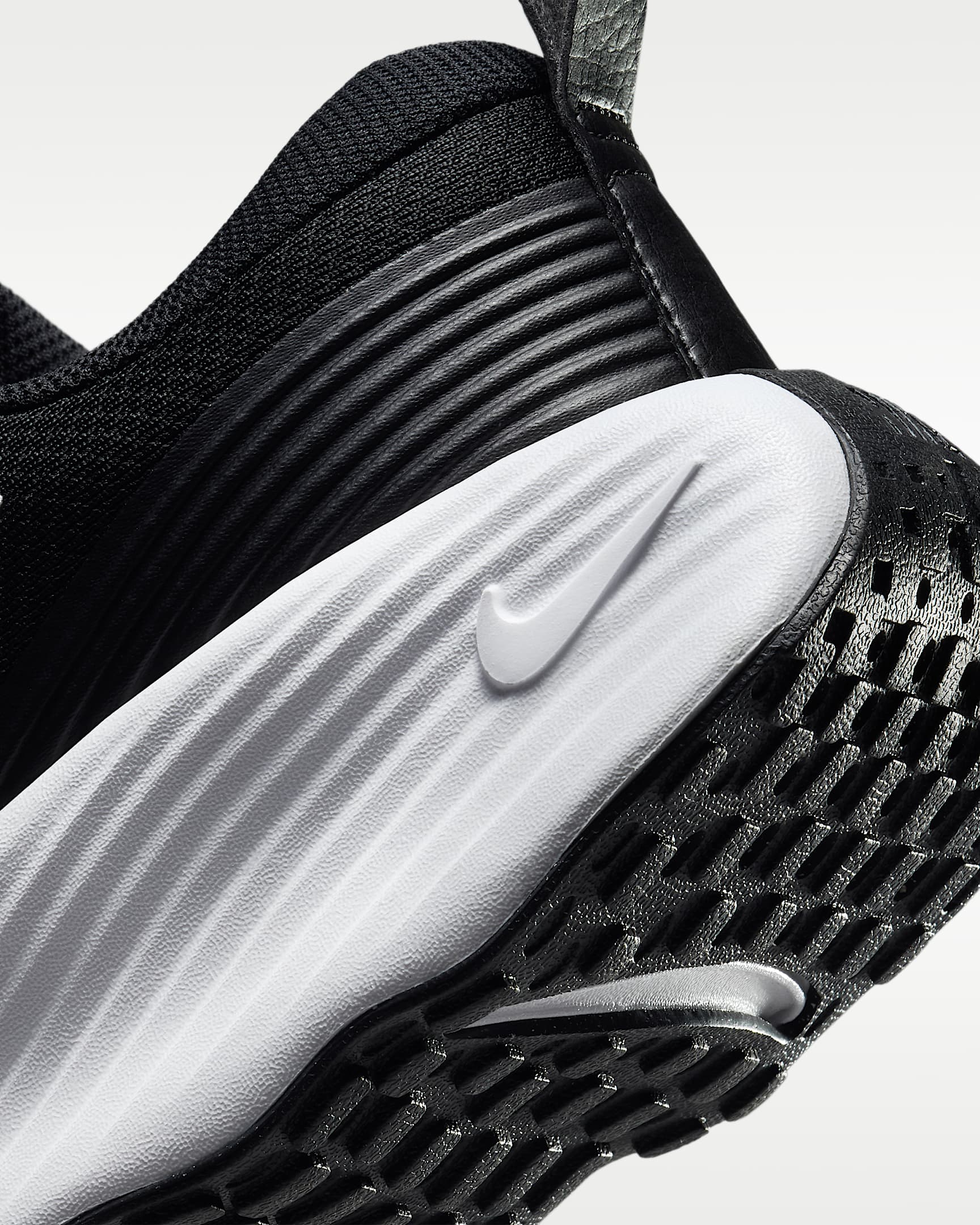 Nike Promina Women's Walking Shoes - Black/White