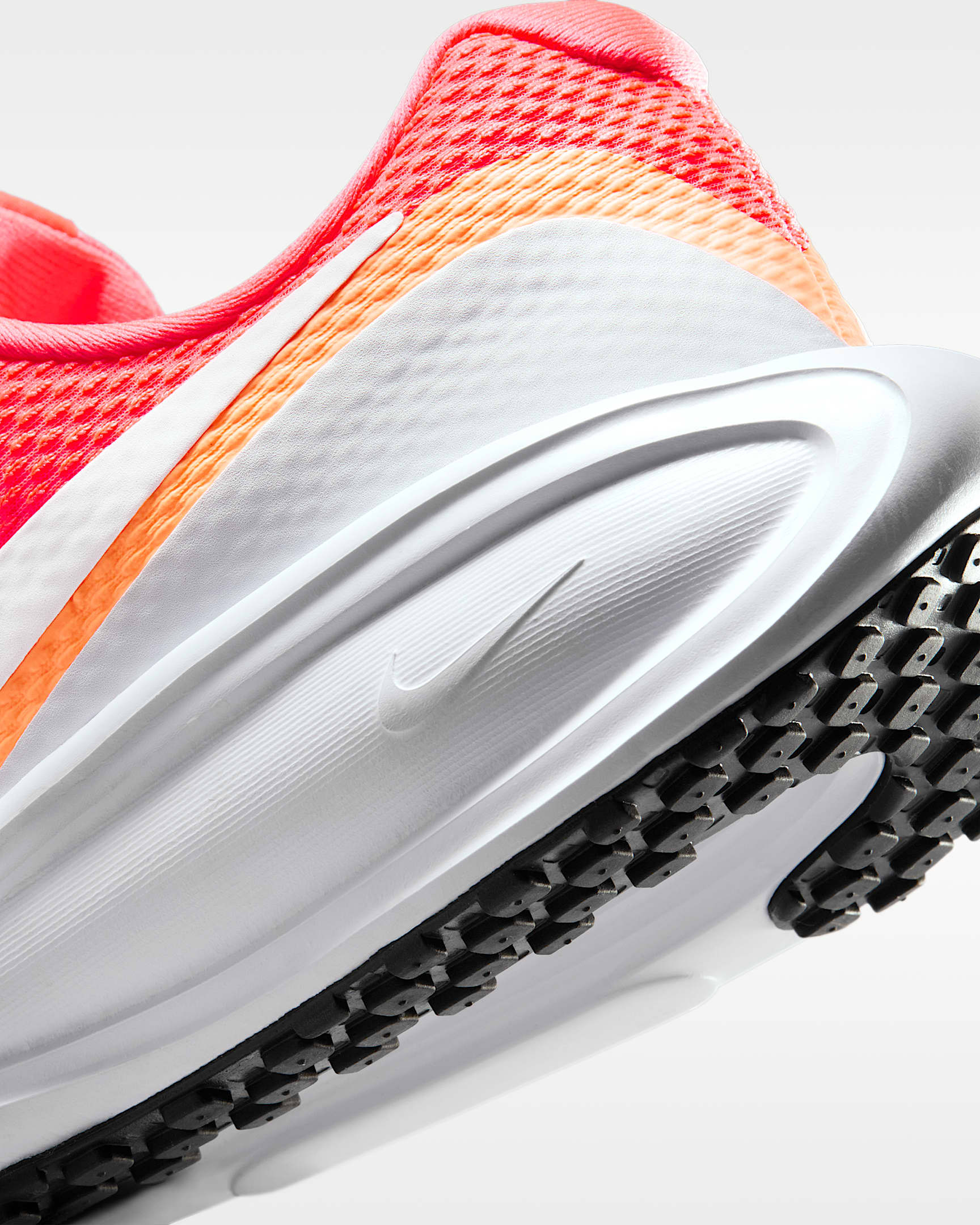 Nike Revolution 8 女款路跑鞋 - Hot Lava/Orange Pulse/黑色/白色