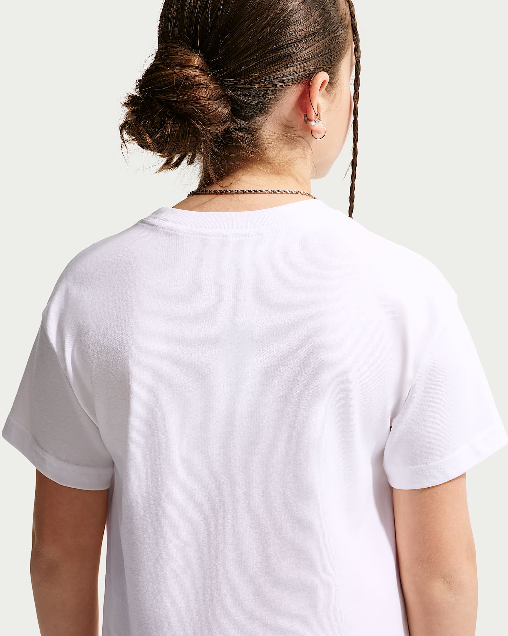 Nike Sportswear Older Kids' (Girls') T-Shirt - White