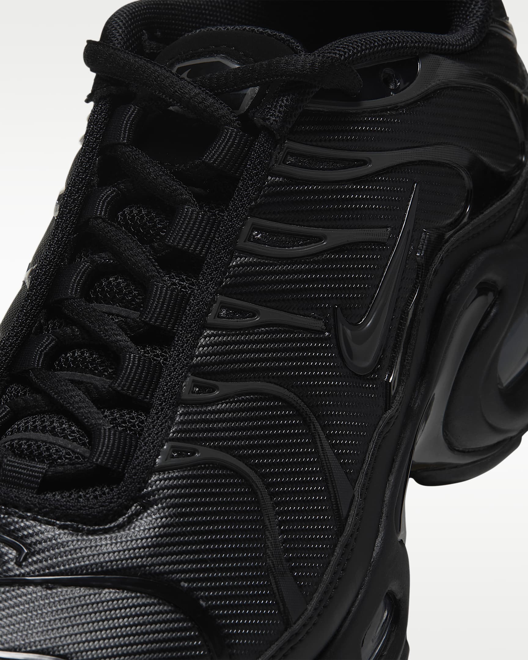 Nike Air Max Plus SE Older Kids' Shoes - Black/Metallic Silver/Iron Grey