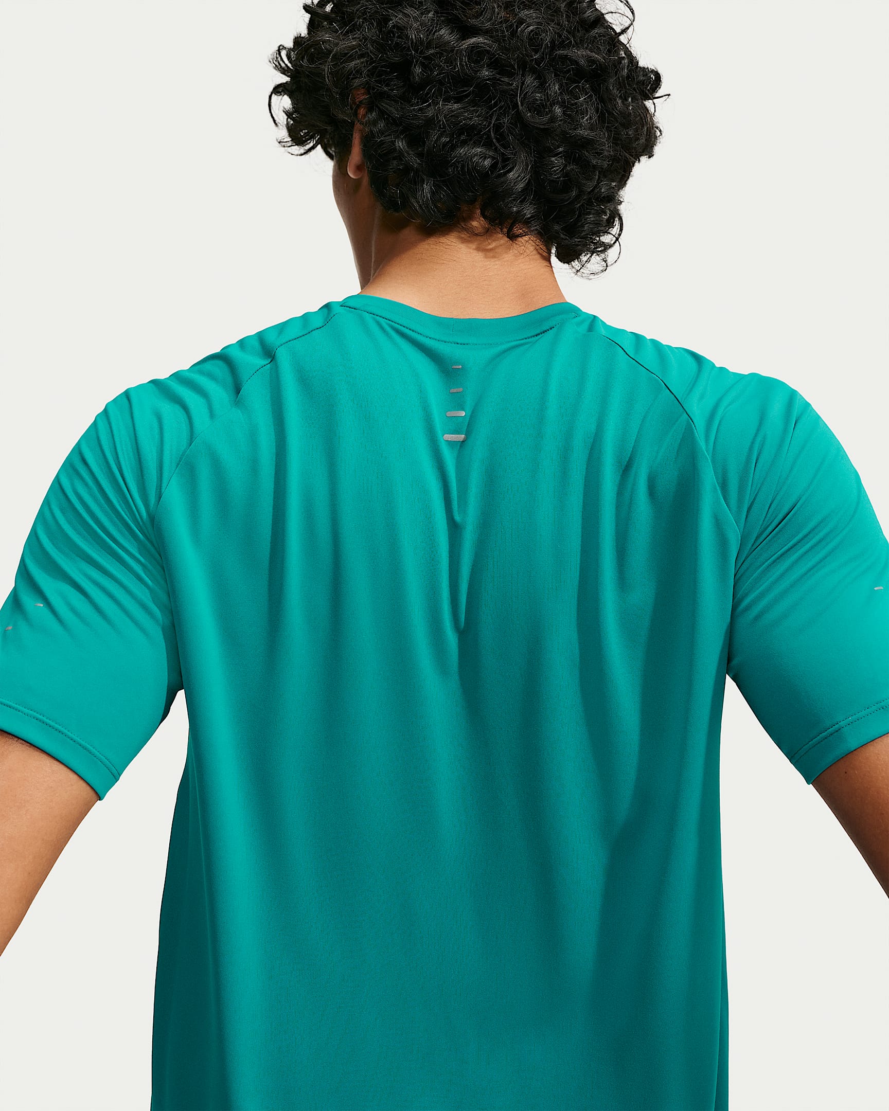 Playera de correr de manga corta Dri-FIT ADV para hombre Nike Stride - Abeto brillante