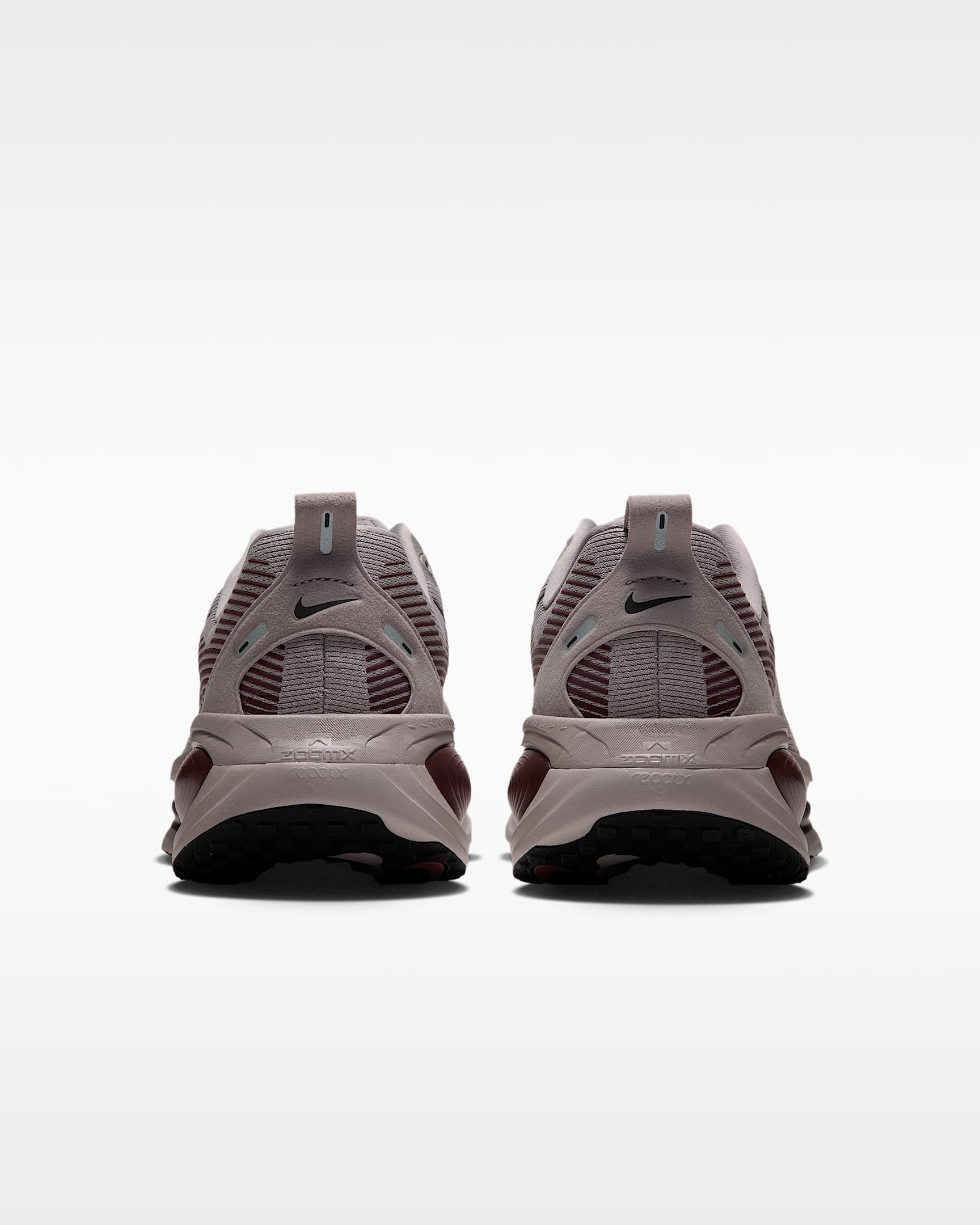Scarpa da running su strada Nike Vomero 18 – Uomo - College Grey/Light Boulder/Burgundy Crush/Nero
